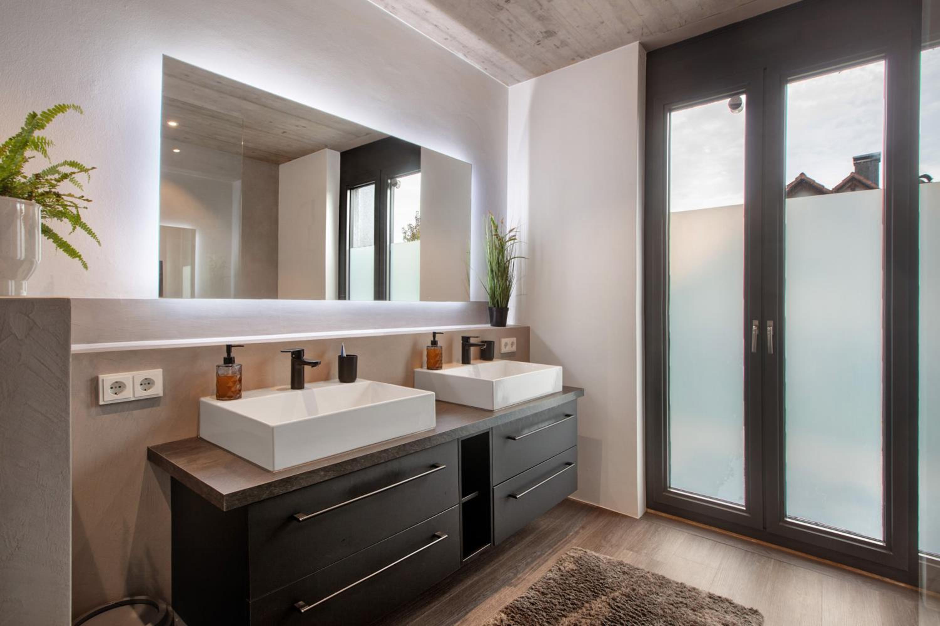 Two-Bedroom Deluxe Apartment with Garden View photo 3