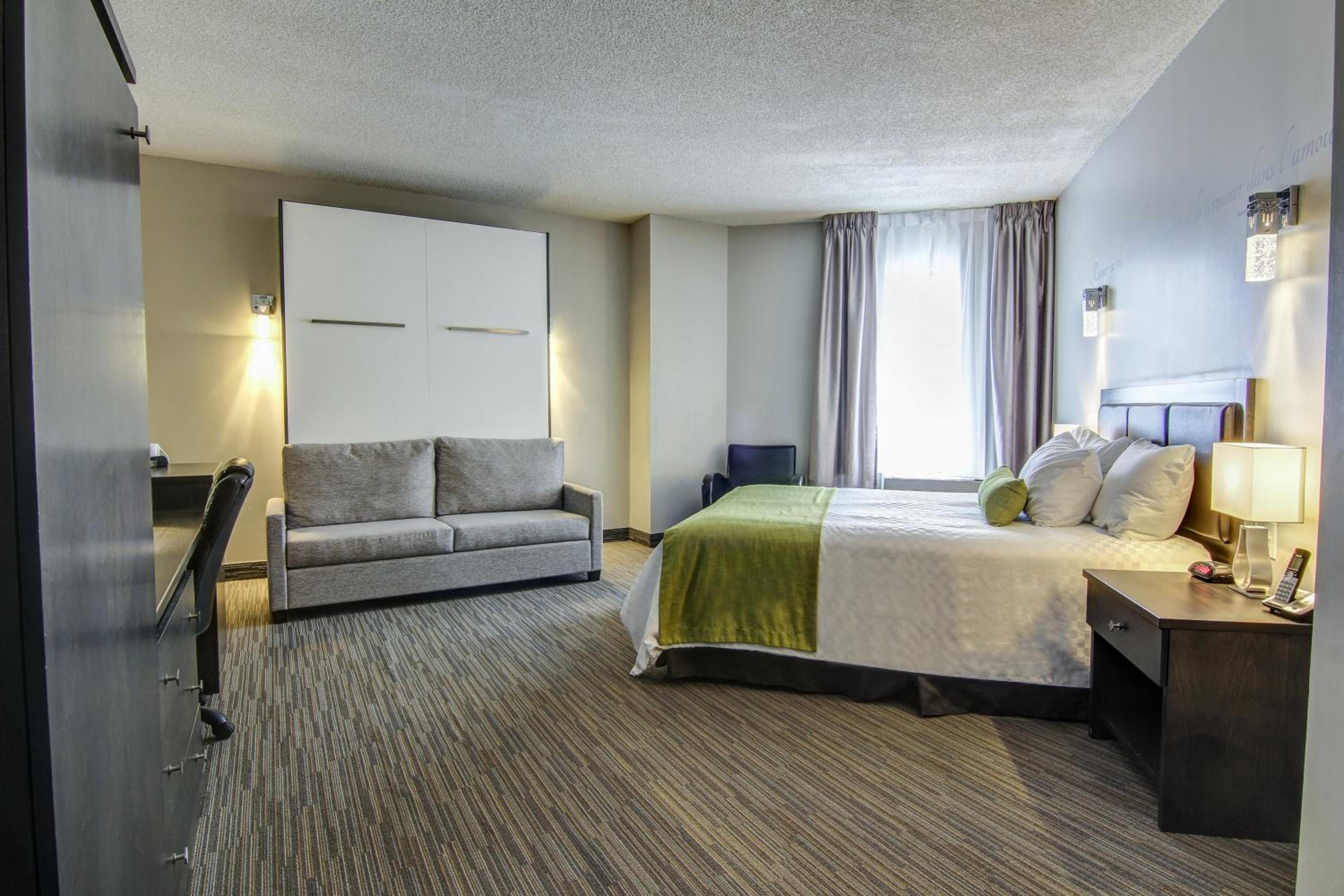 Queen Room photo 1