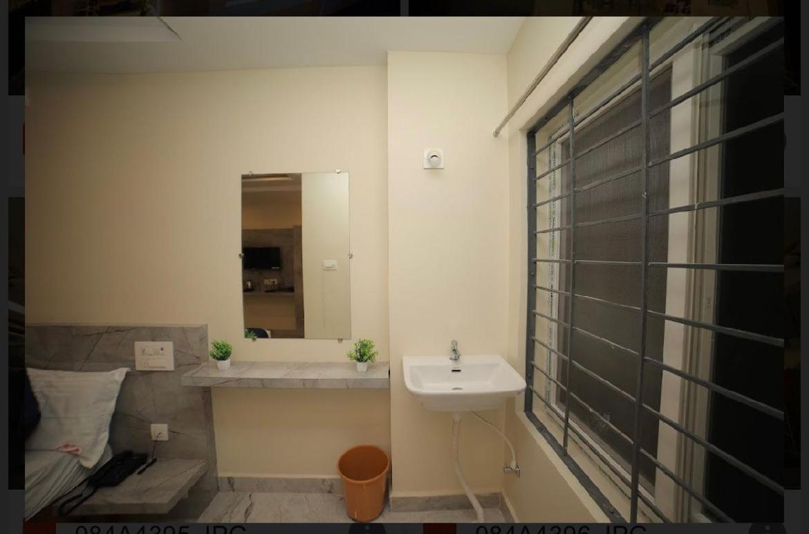Deluxe King Room photo 2