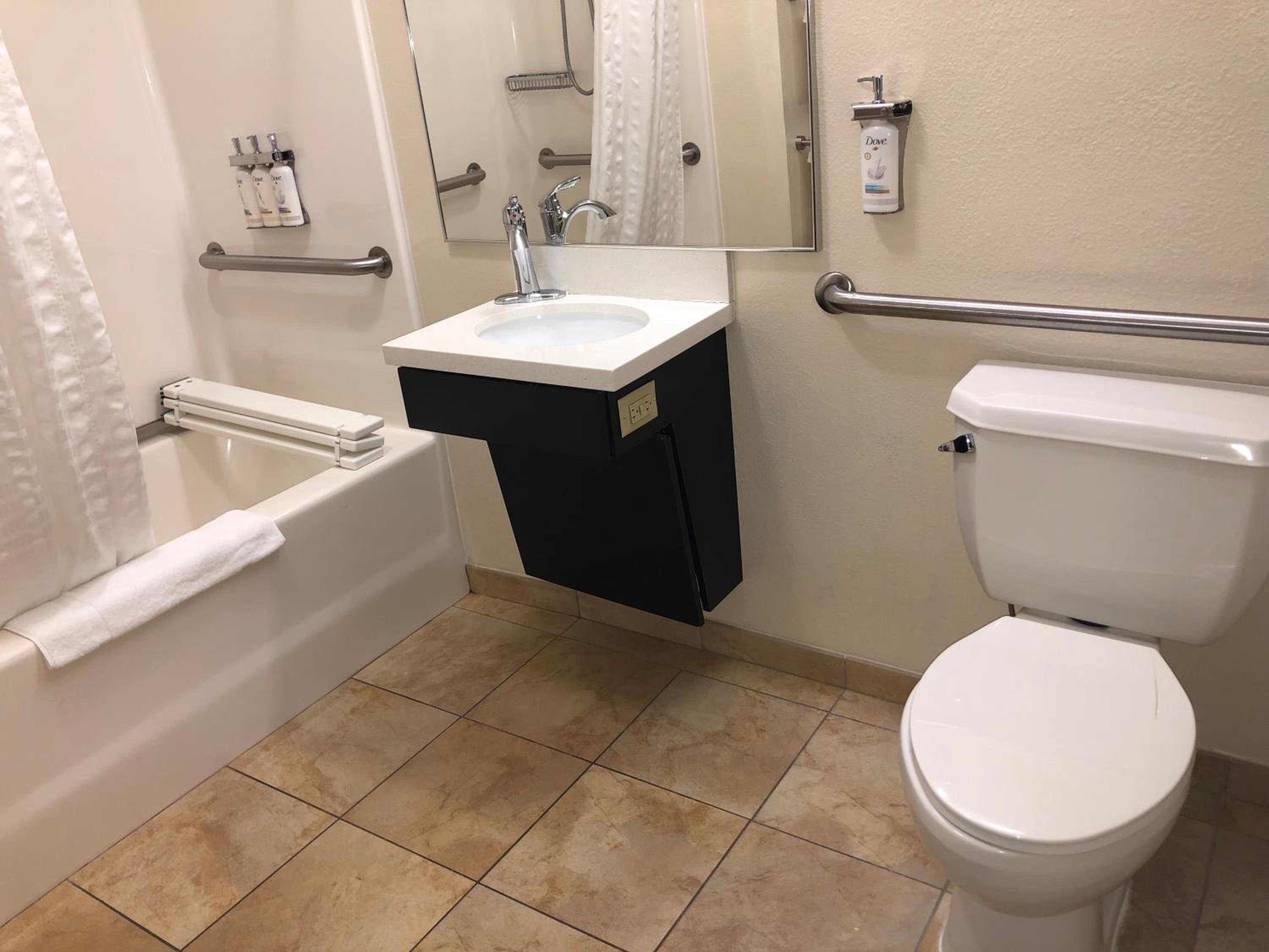 Queen Room - Hearing Accessible - Photo 6
