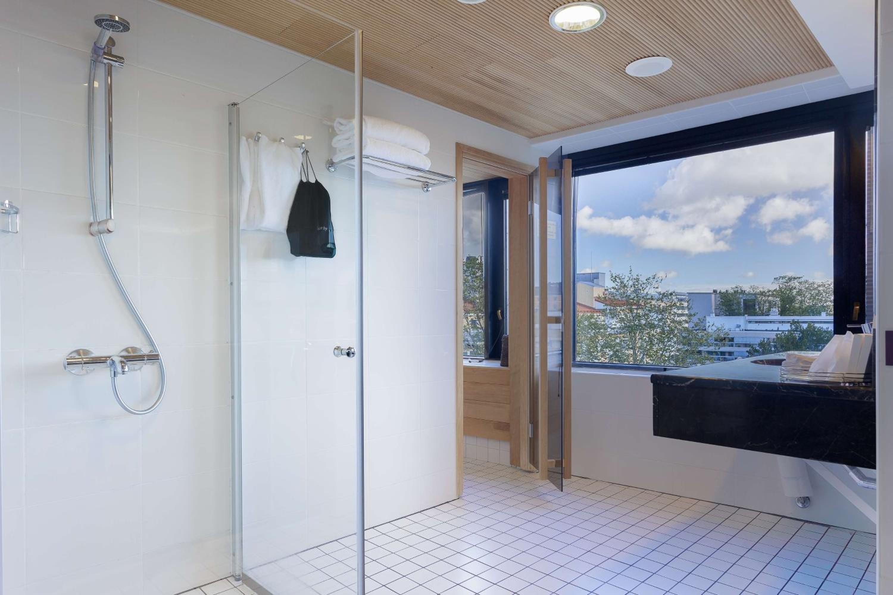 Executive Suite - Photo 12