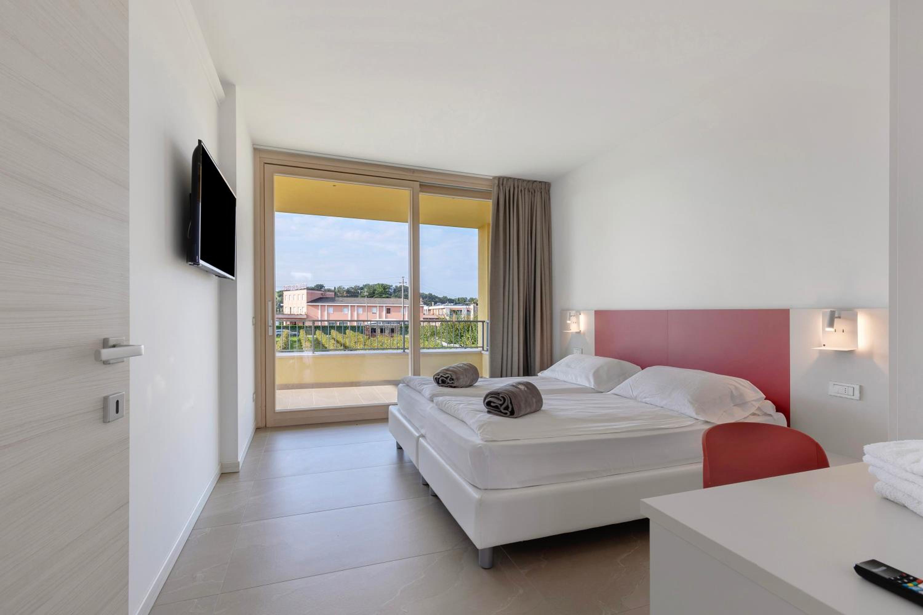Two-Bedroom Deluxe Apartment with Garden View