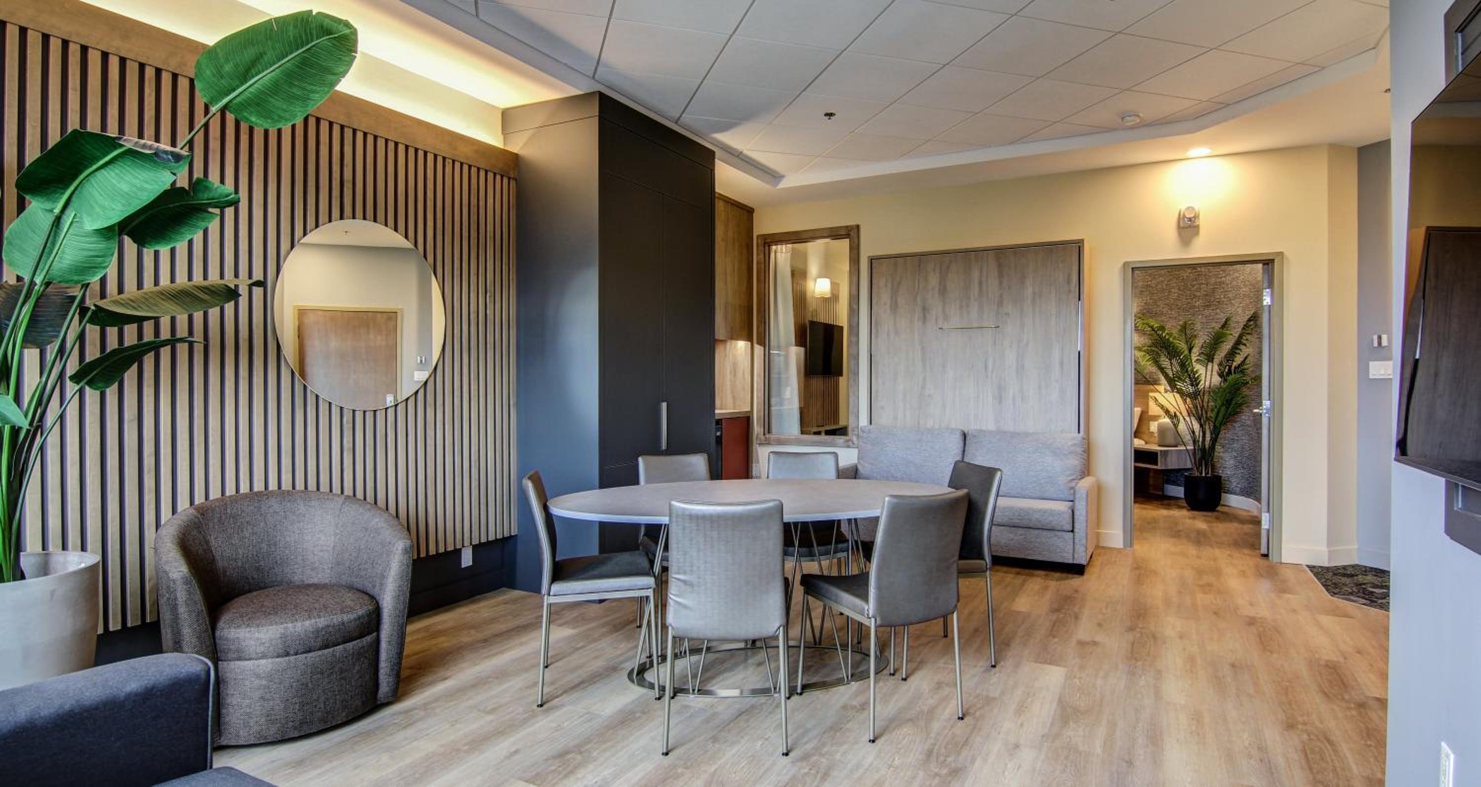 Superior Family Room photo 1