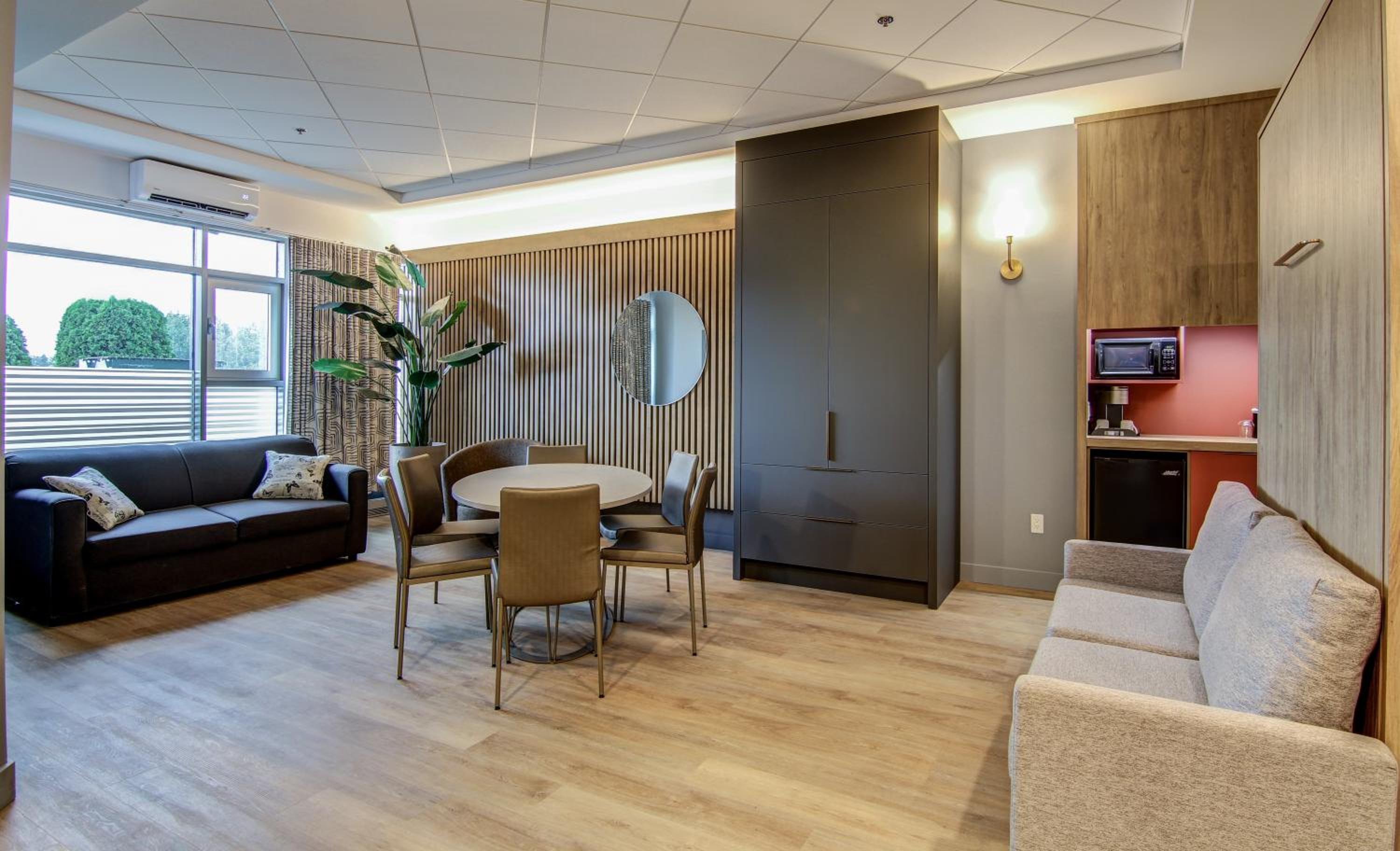 Superior Family Room photo 2