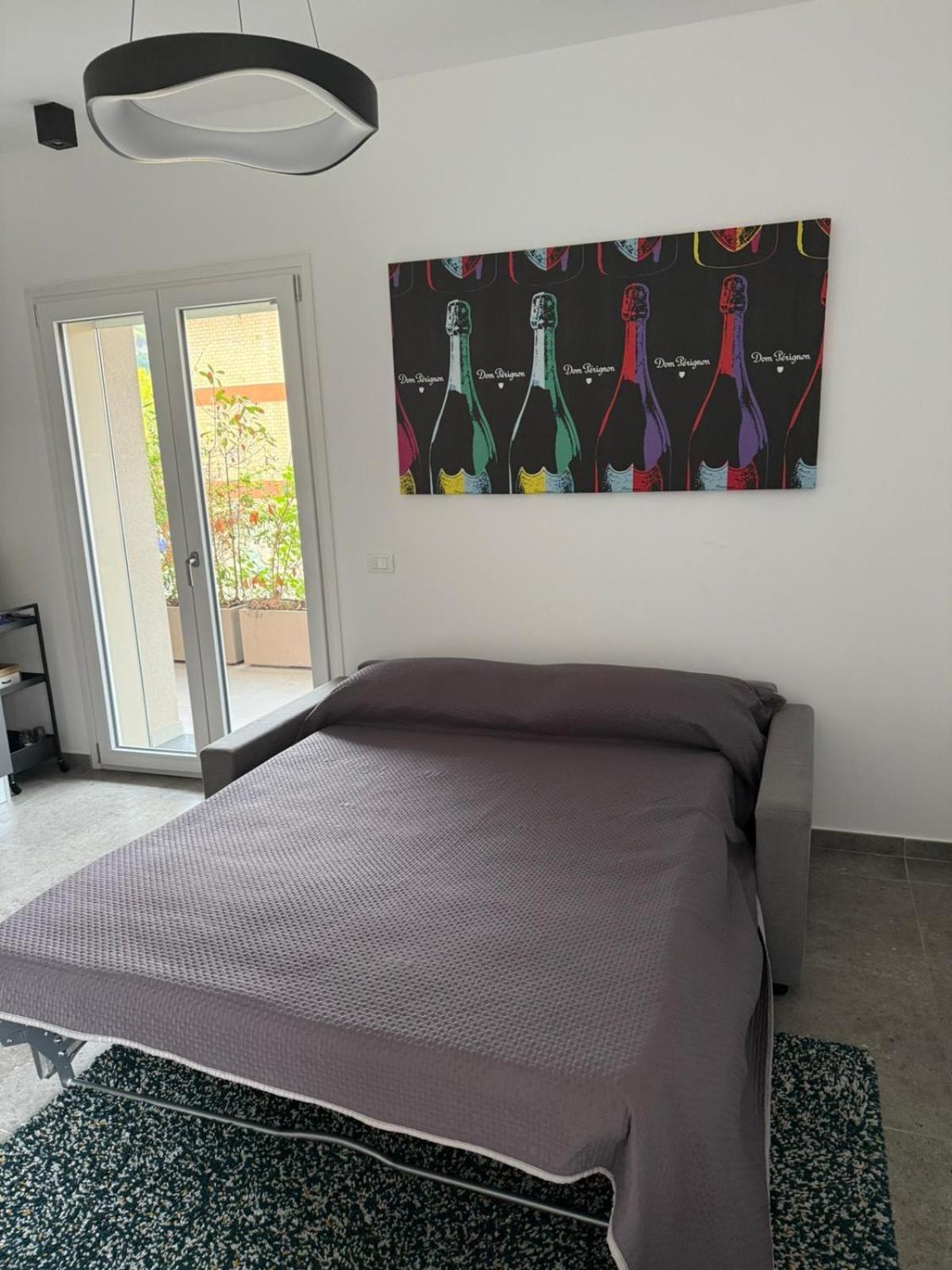 One-Bedroom Apartment photo 2