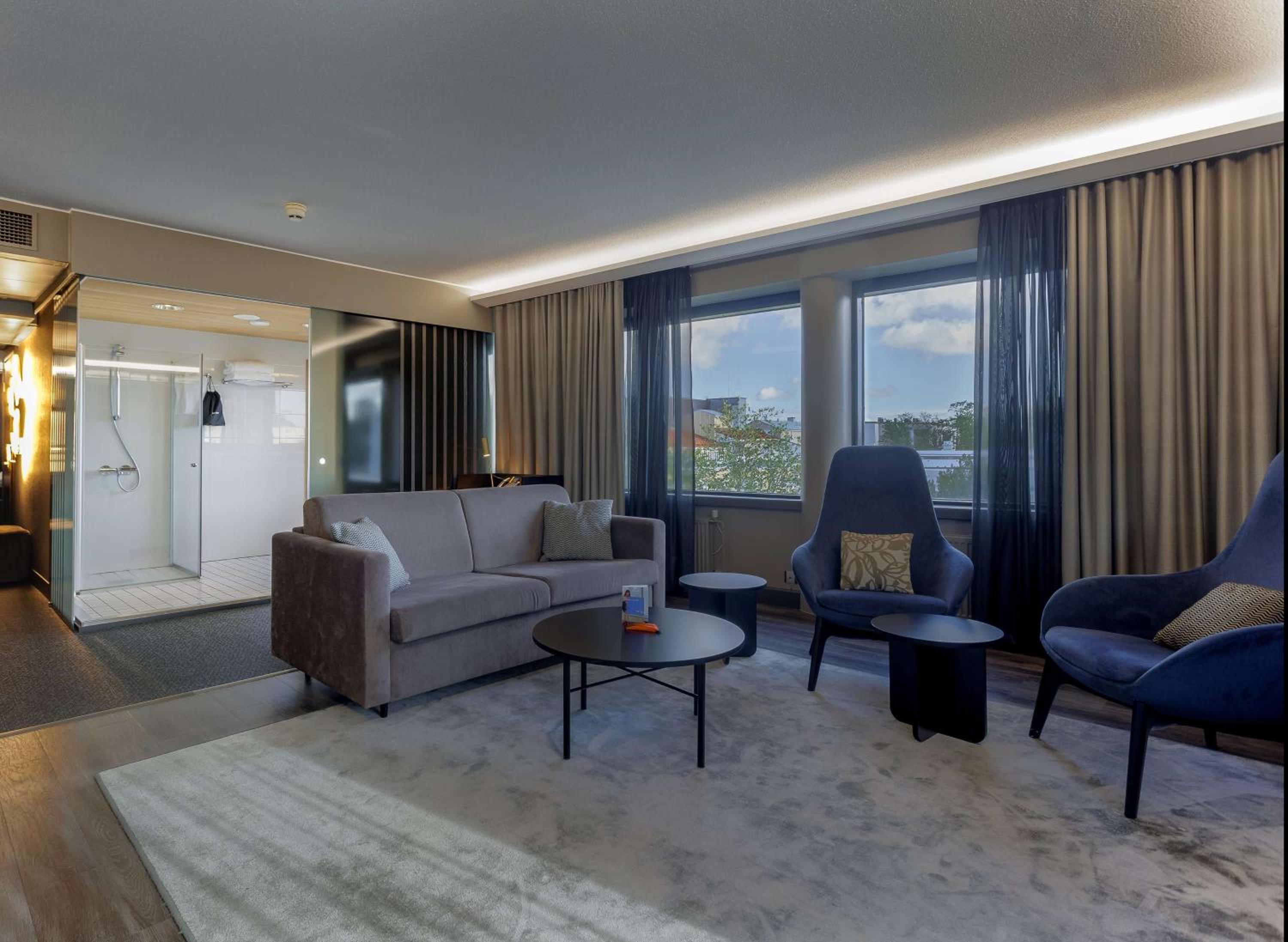 Executive Suite - Photo 11