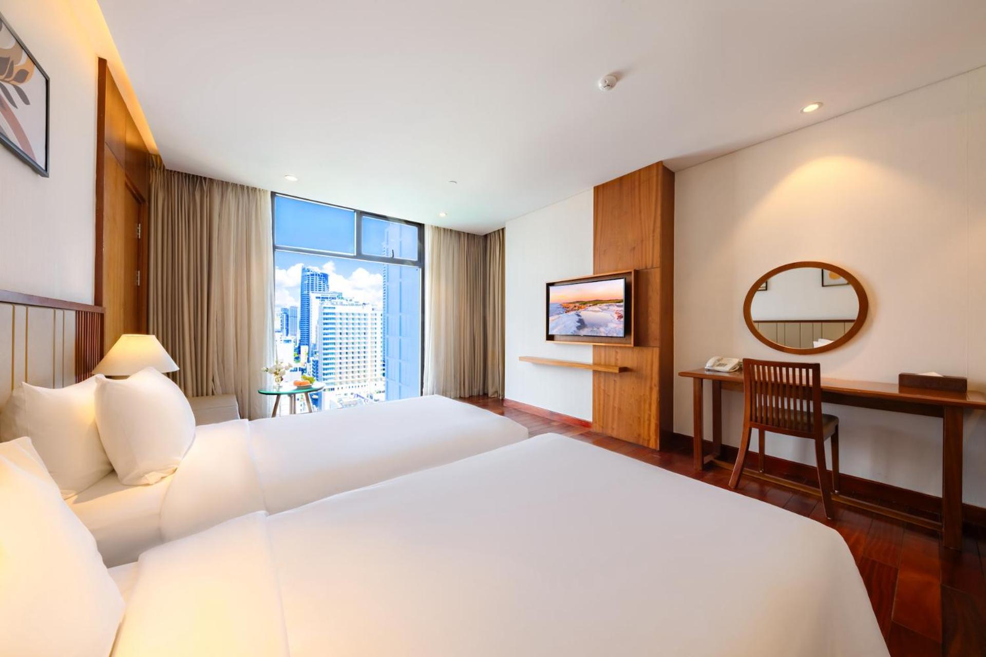 Premier Twin City View - Photo 3