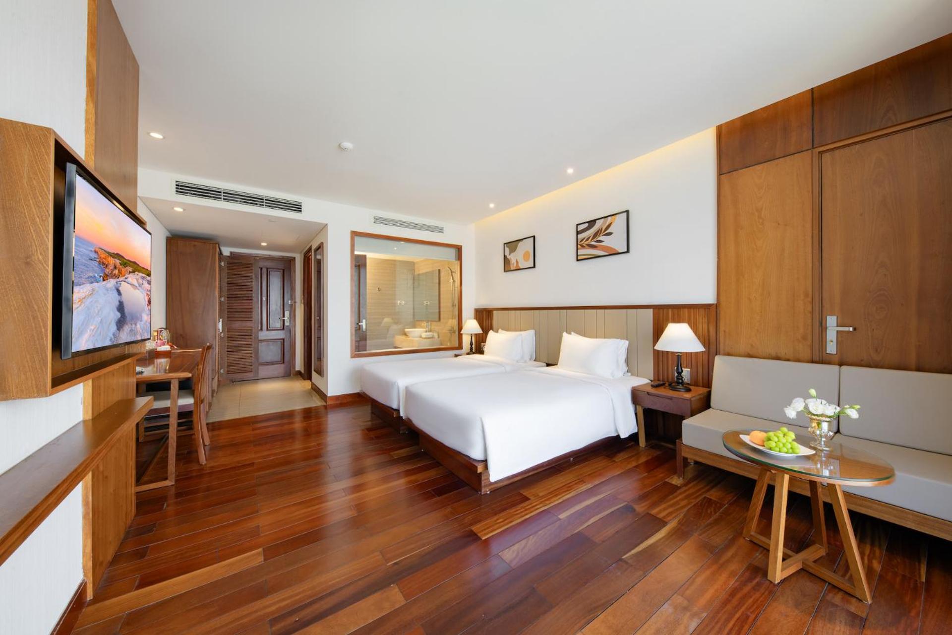 Premier Twin City View - Photo 4