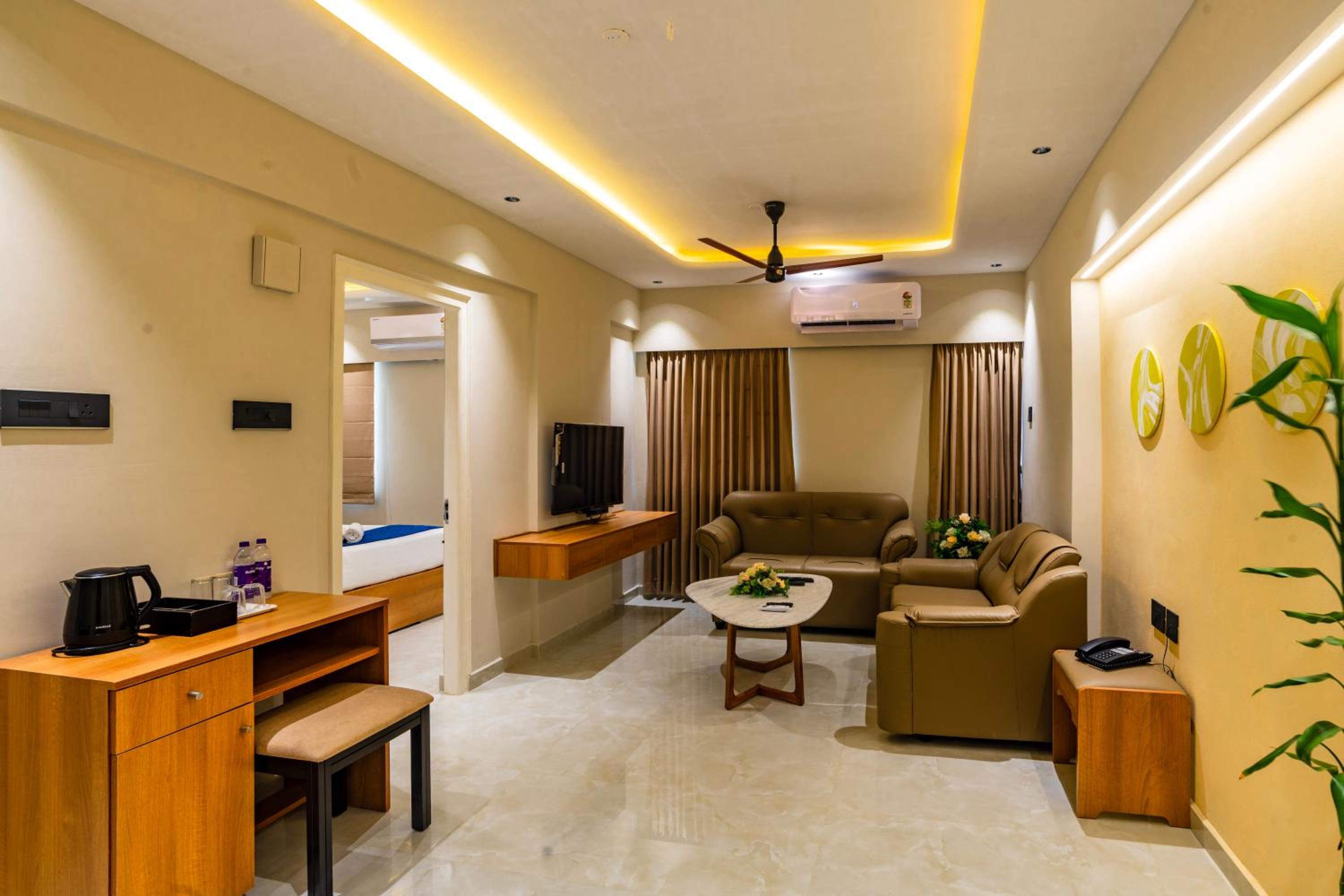Superior Suite - Photo 14