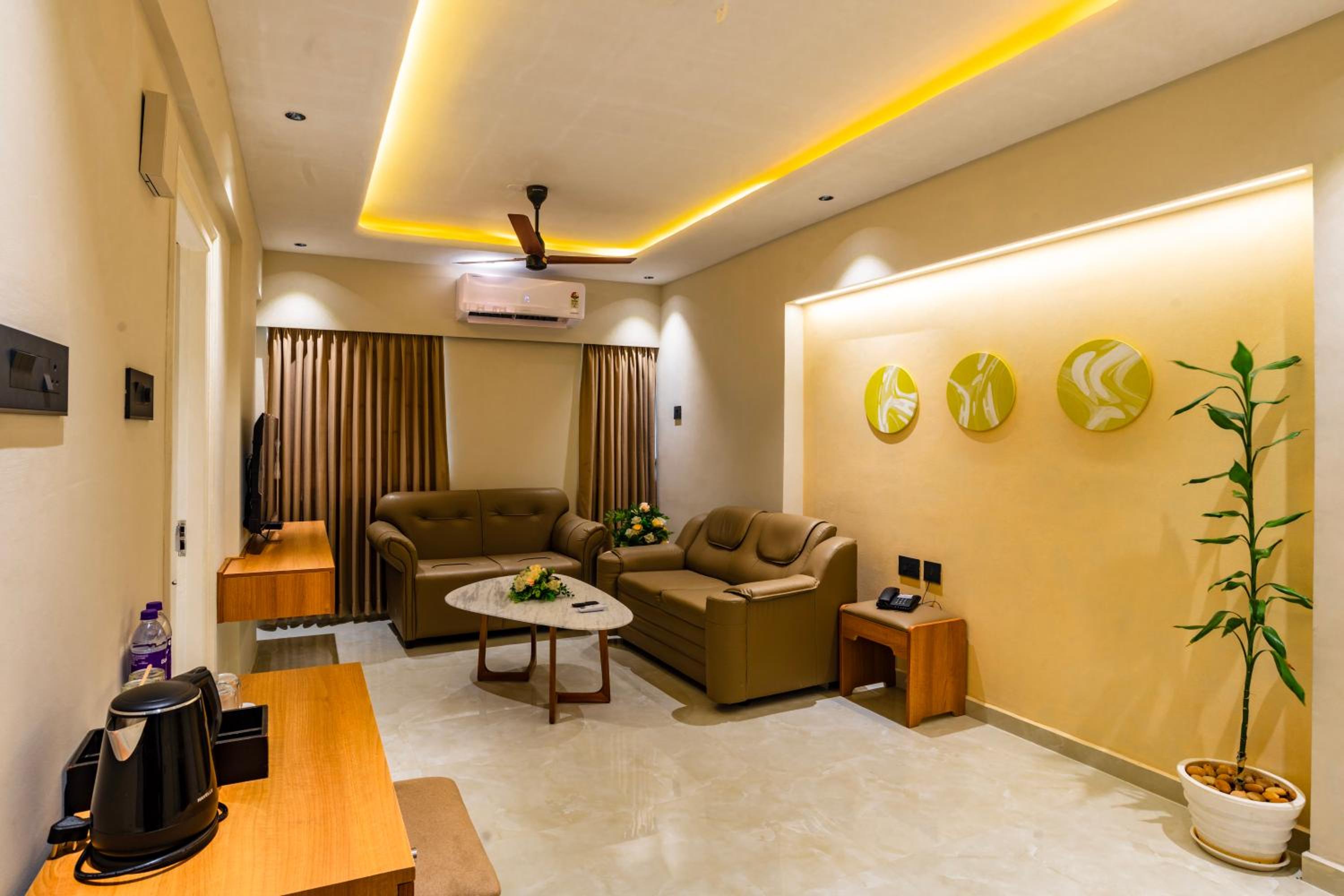 Superior Suite - Photo 13