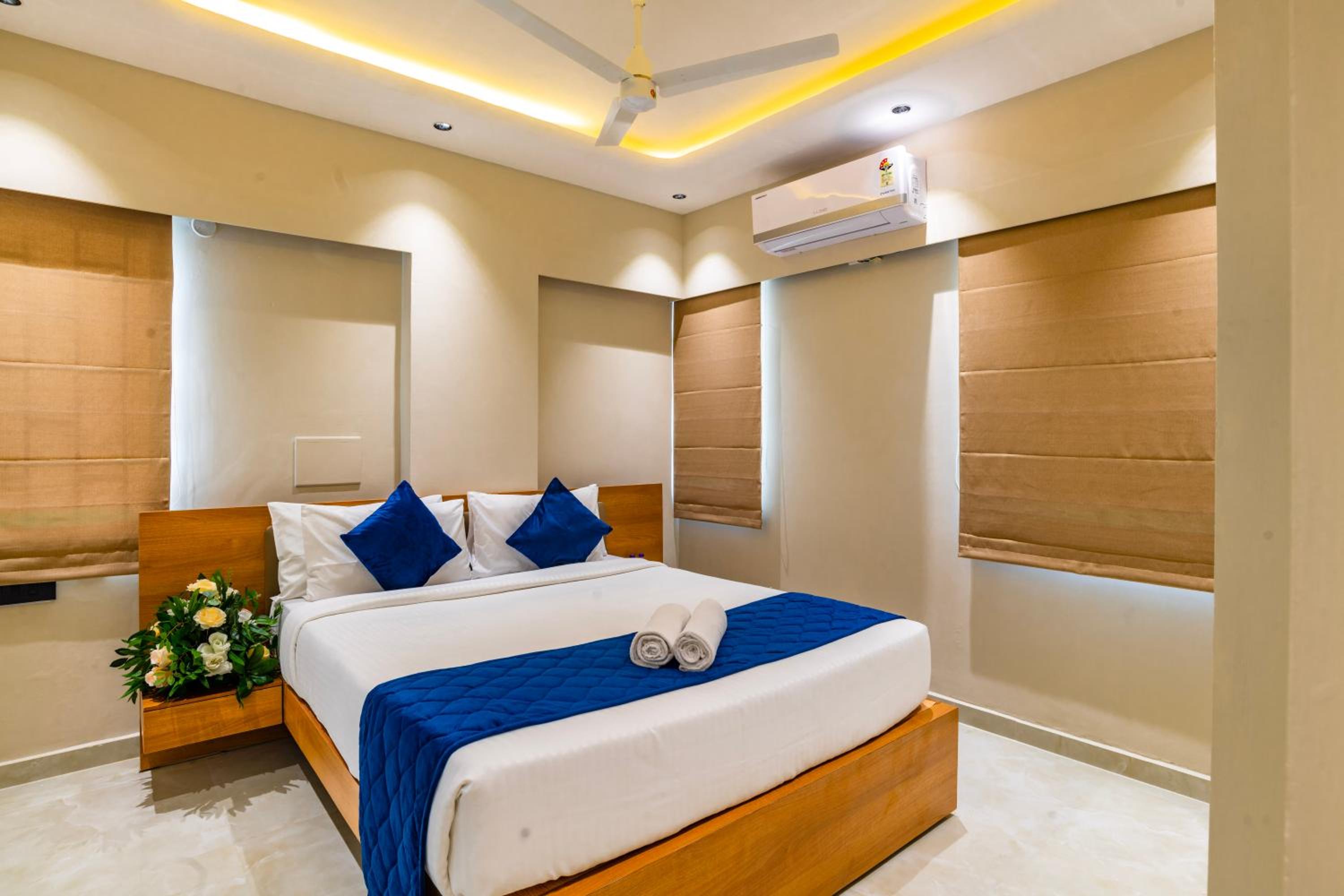 Superior Suite - Photo 17