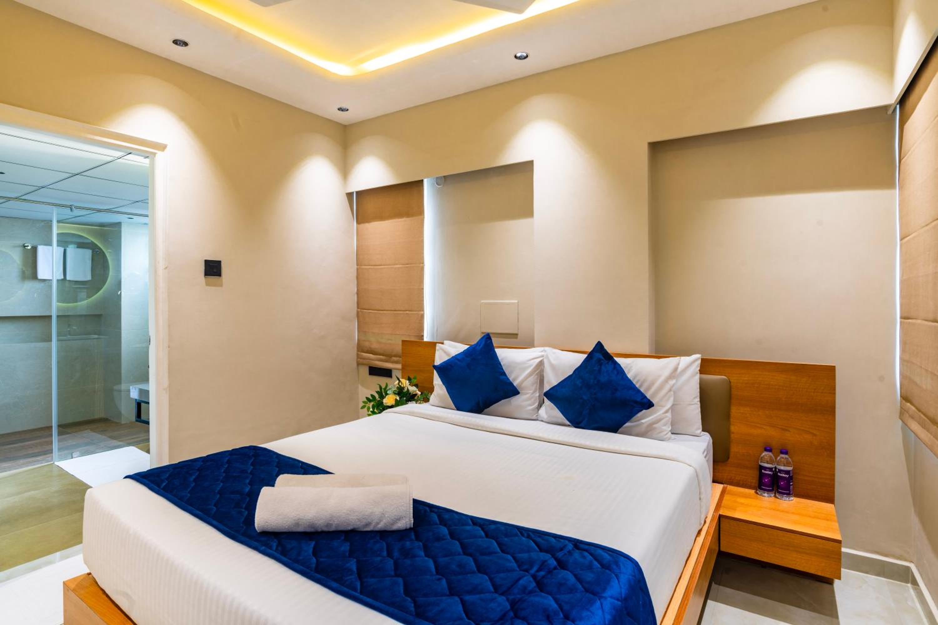 Superior Suite - Photo 11