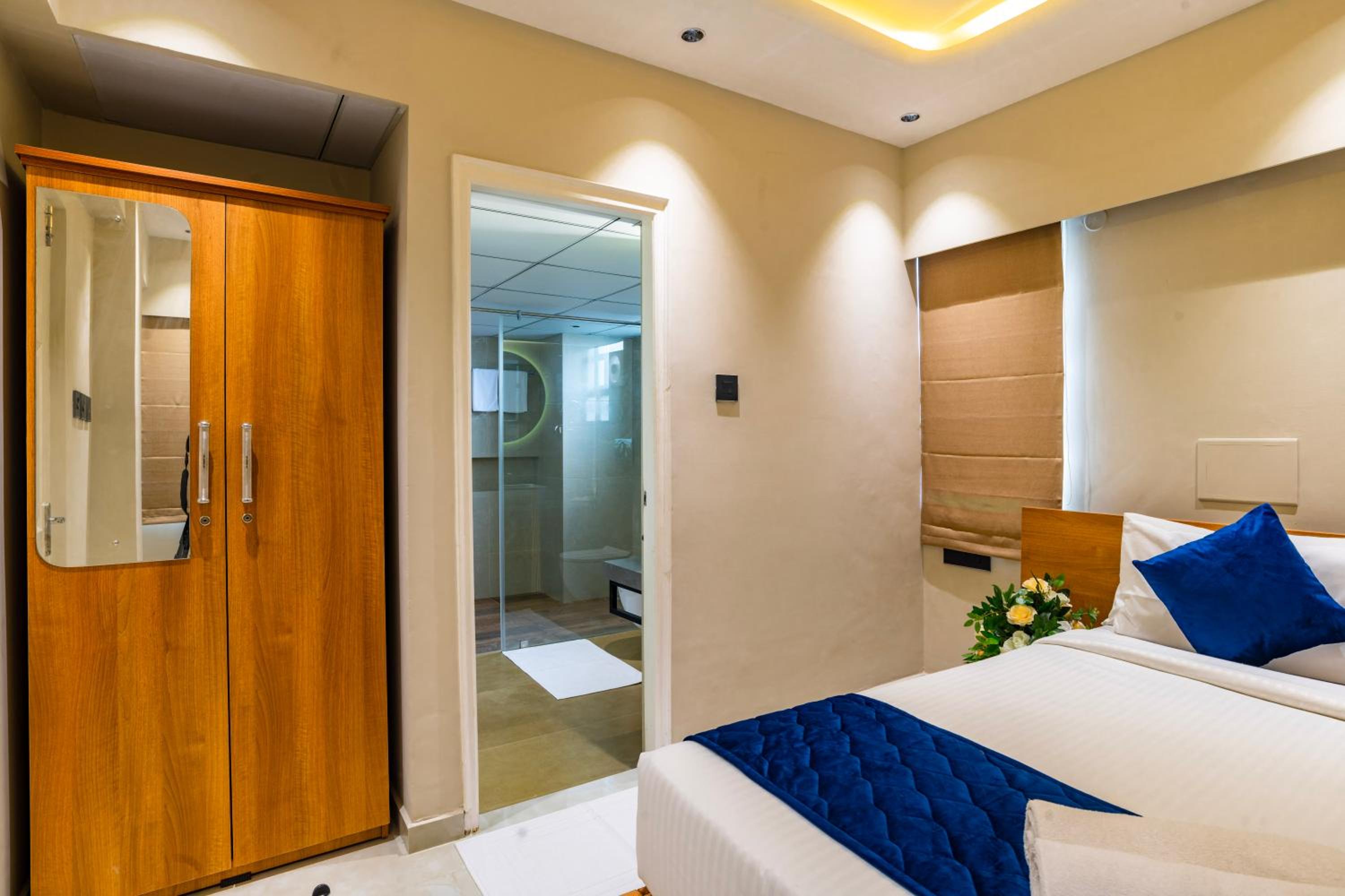 Superior Suite - Photo 16