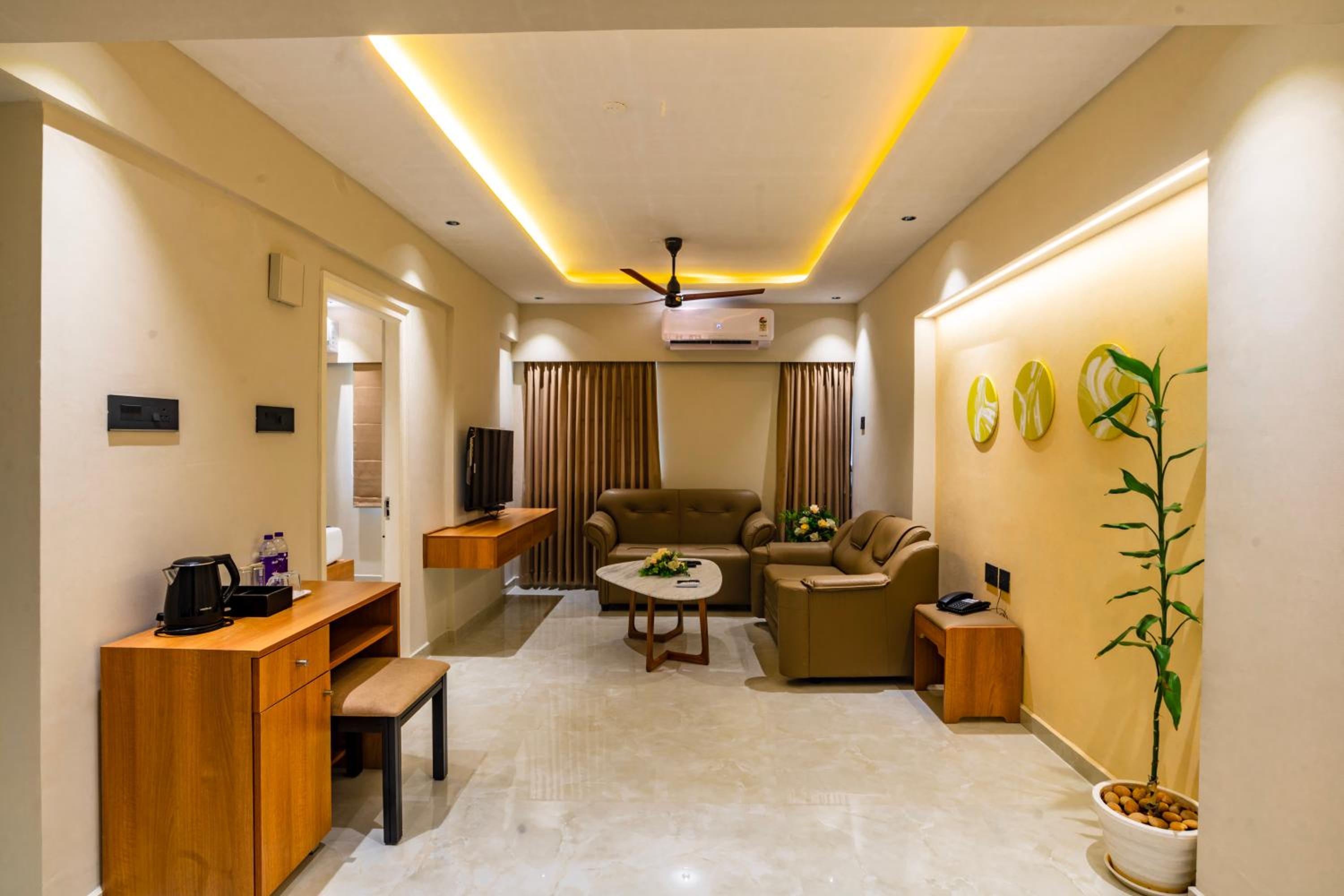 Superior Suite - Photo 15