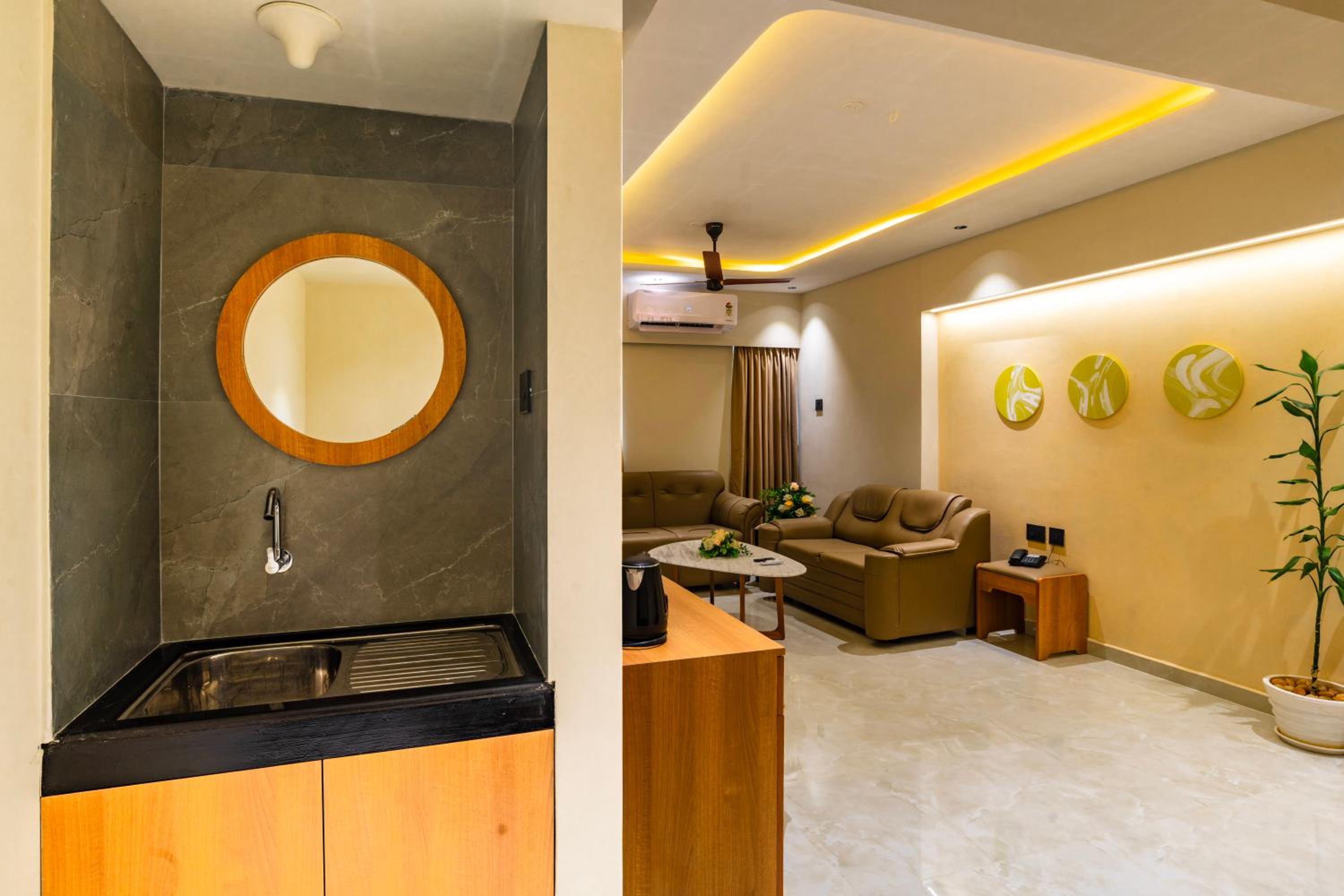 Superior Suite - Photo 8