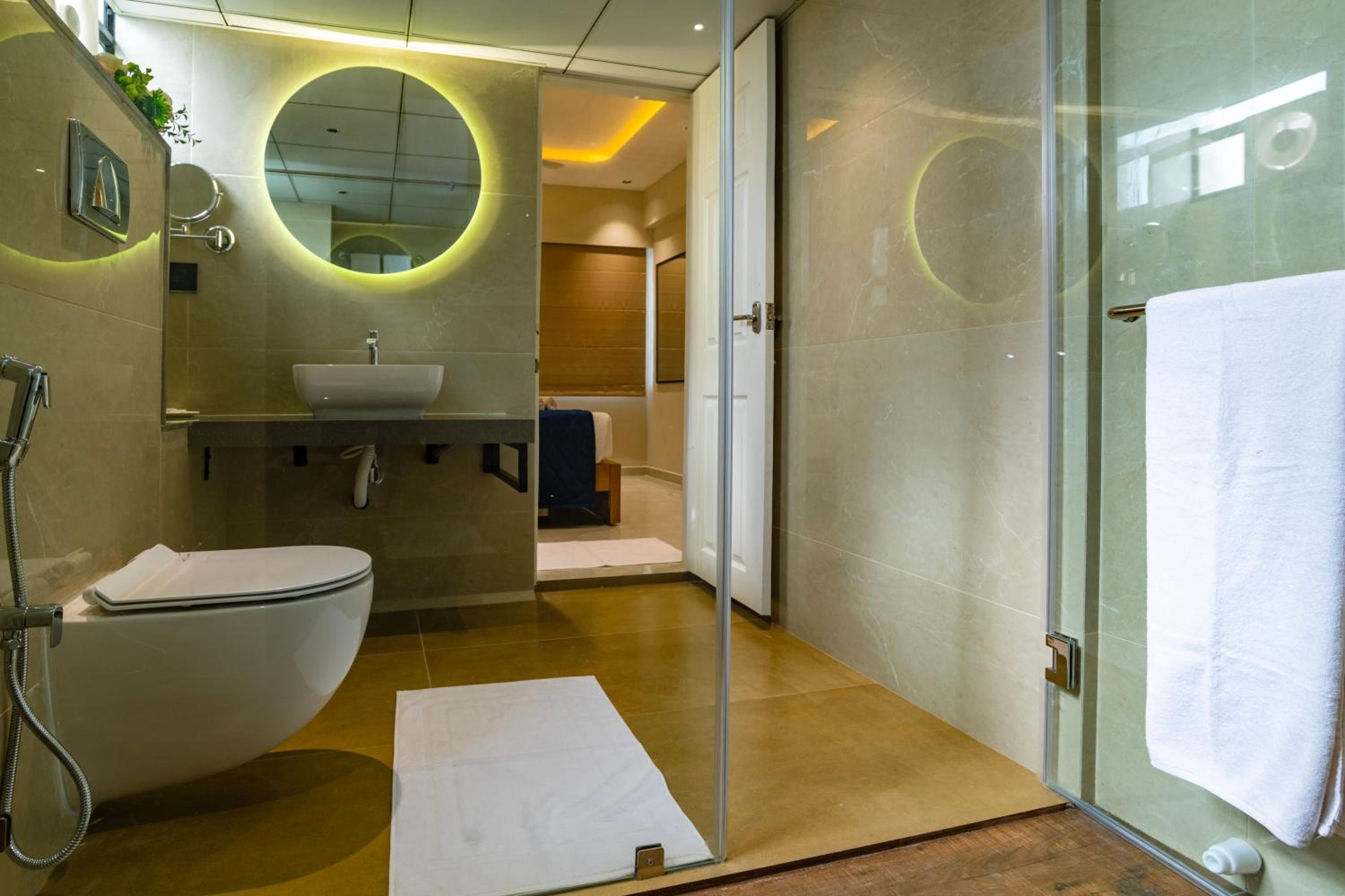 Superior Suite - Photo 9