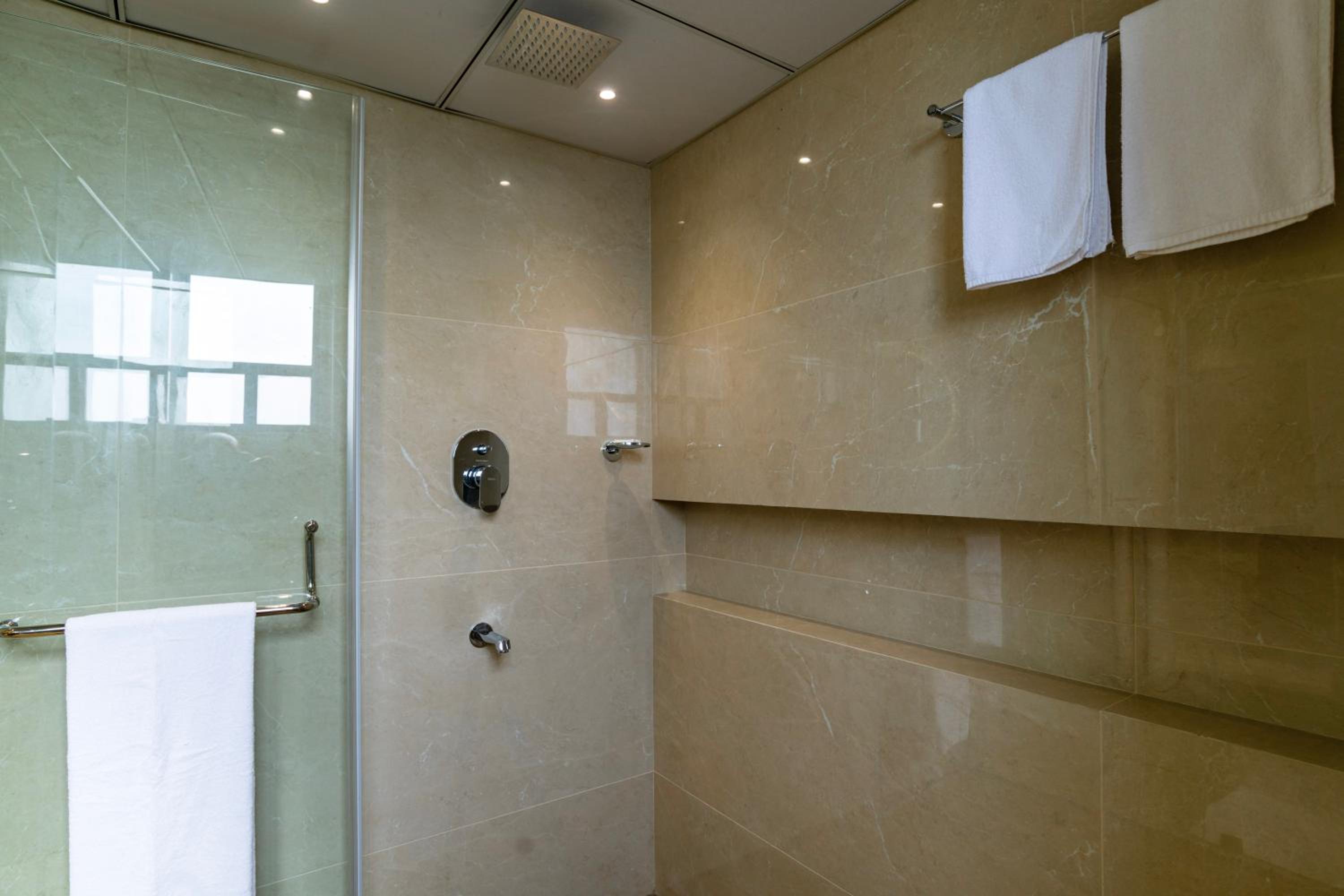 Superior Suite - Photo 4