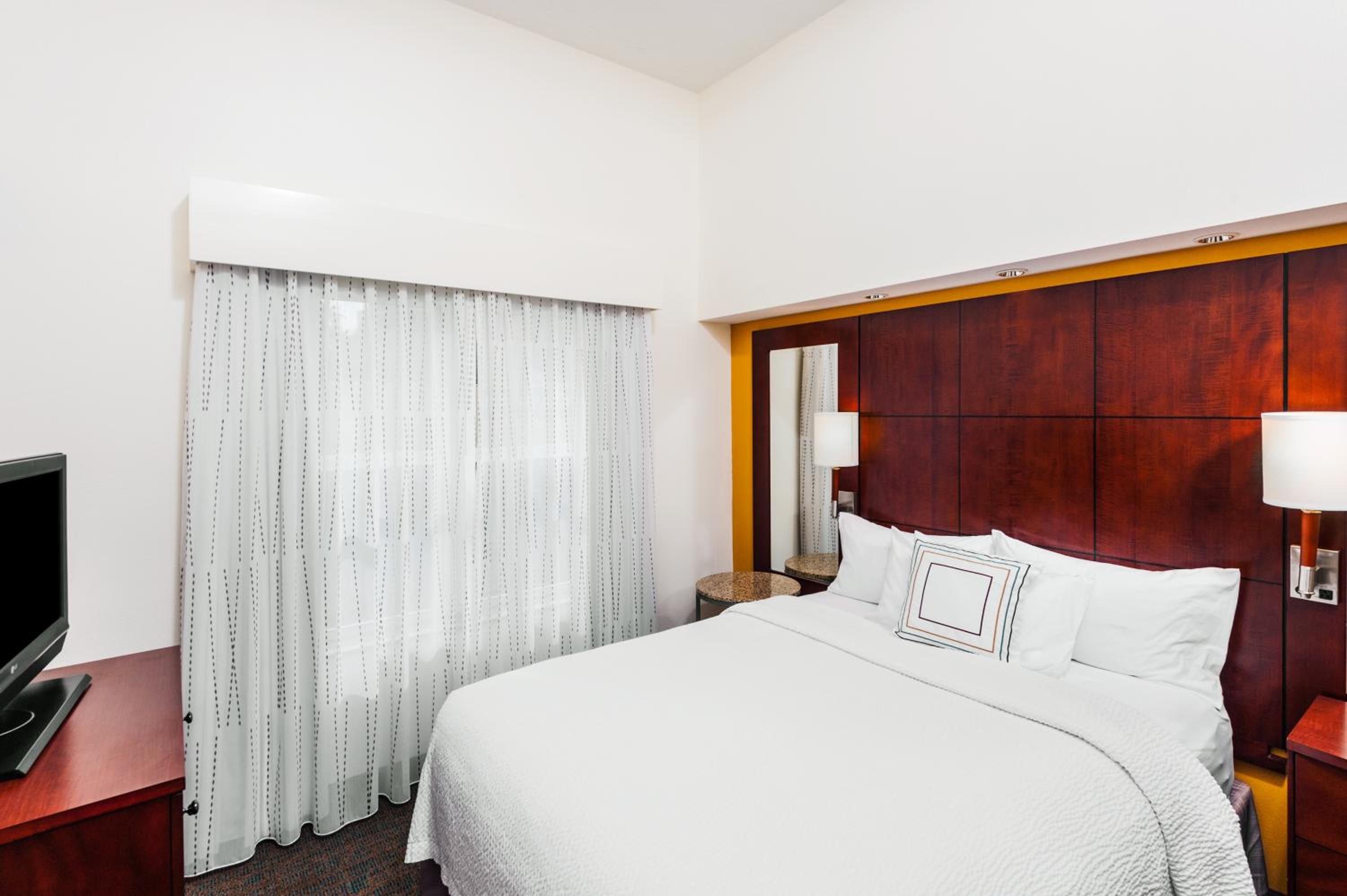 Two-Bedroom Suite thumbnail 6