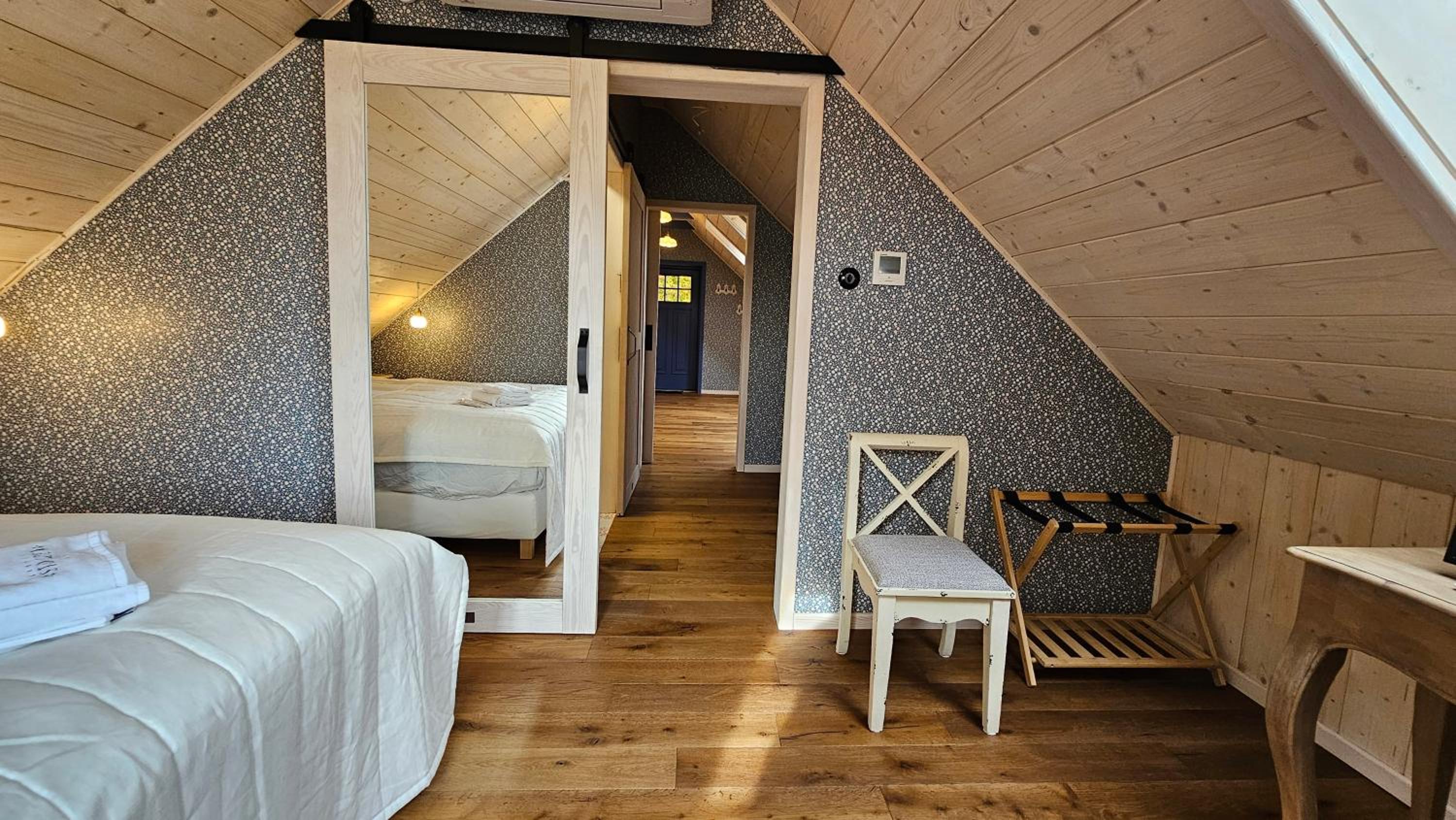 One-Bedroom Family Apartment - Photo 3