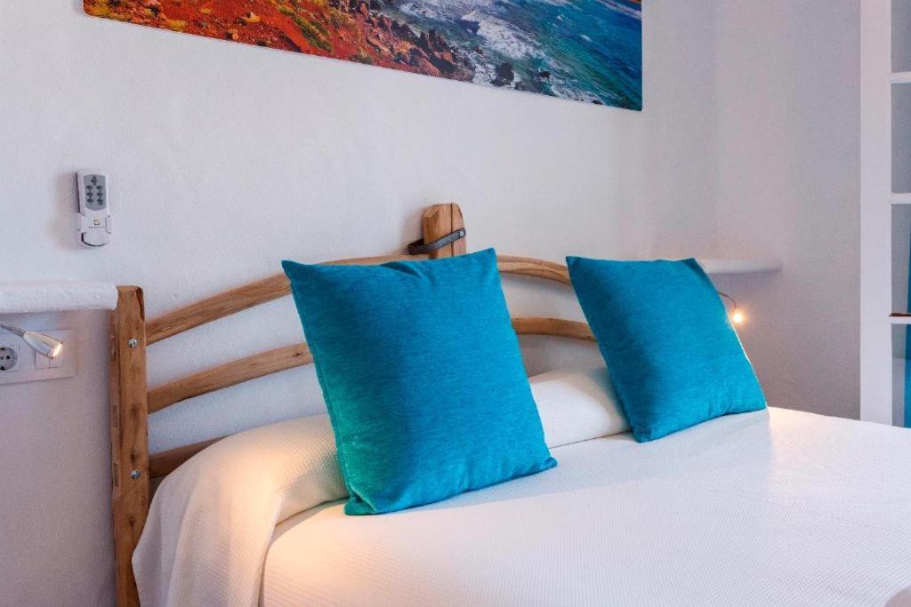 Two-Bedroom Apartment with Side Sea View photo 3