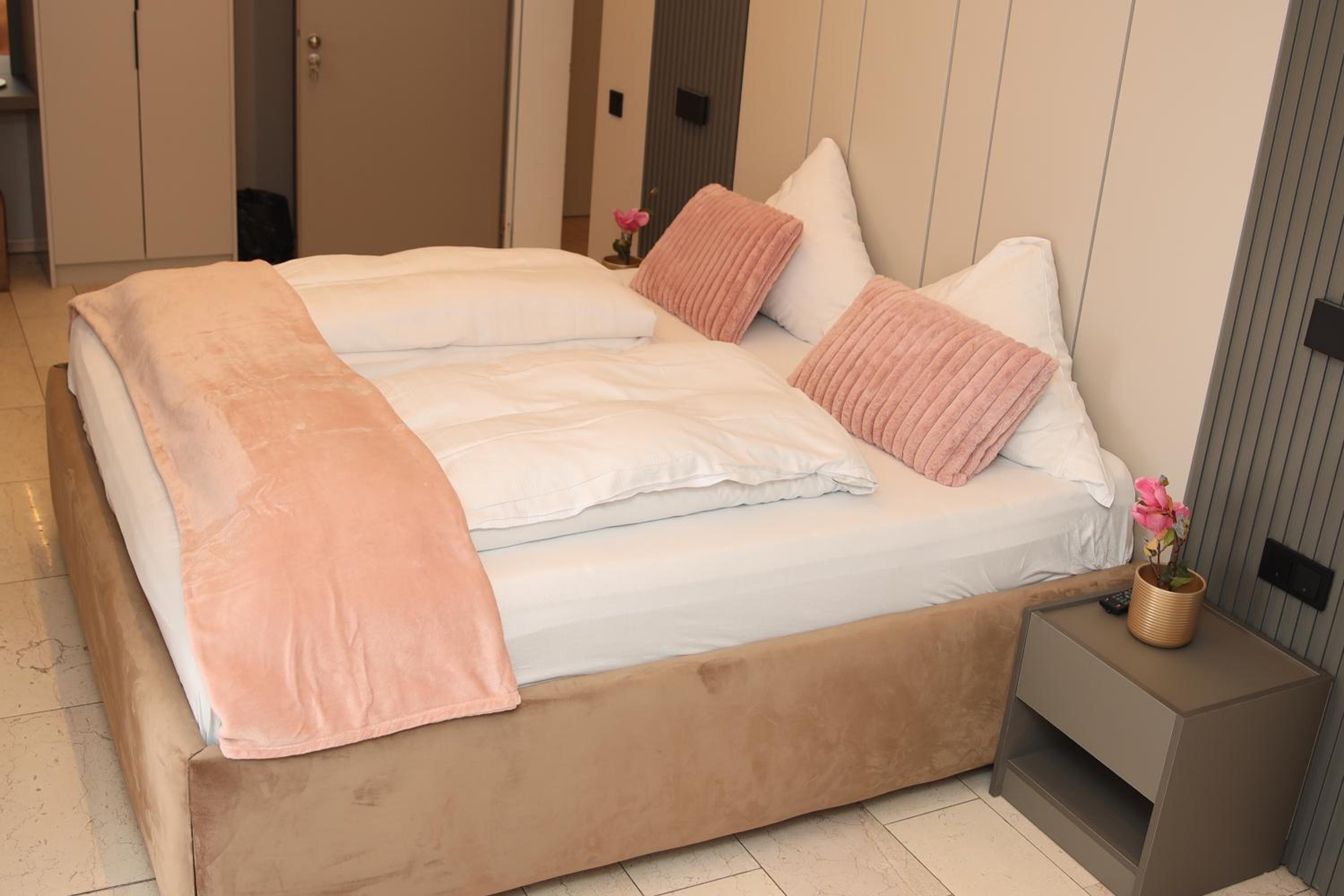 Deluxe Double Room with Shower