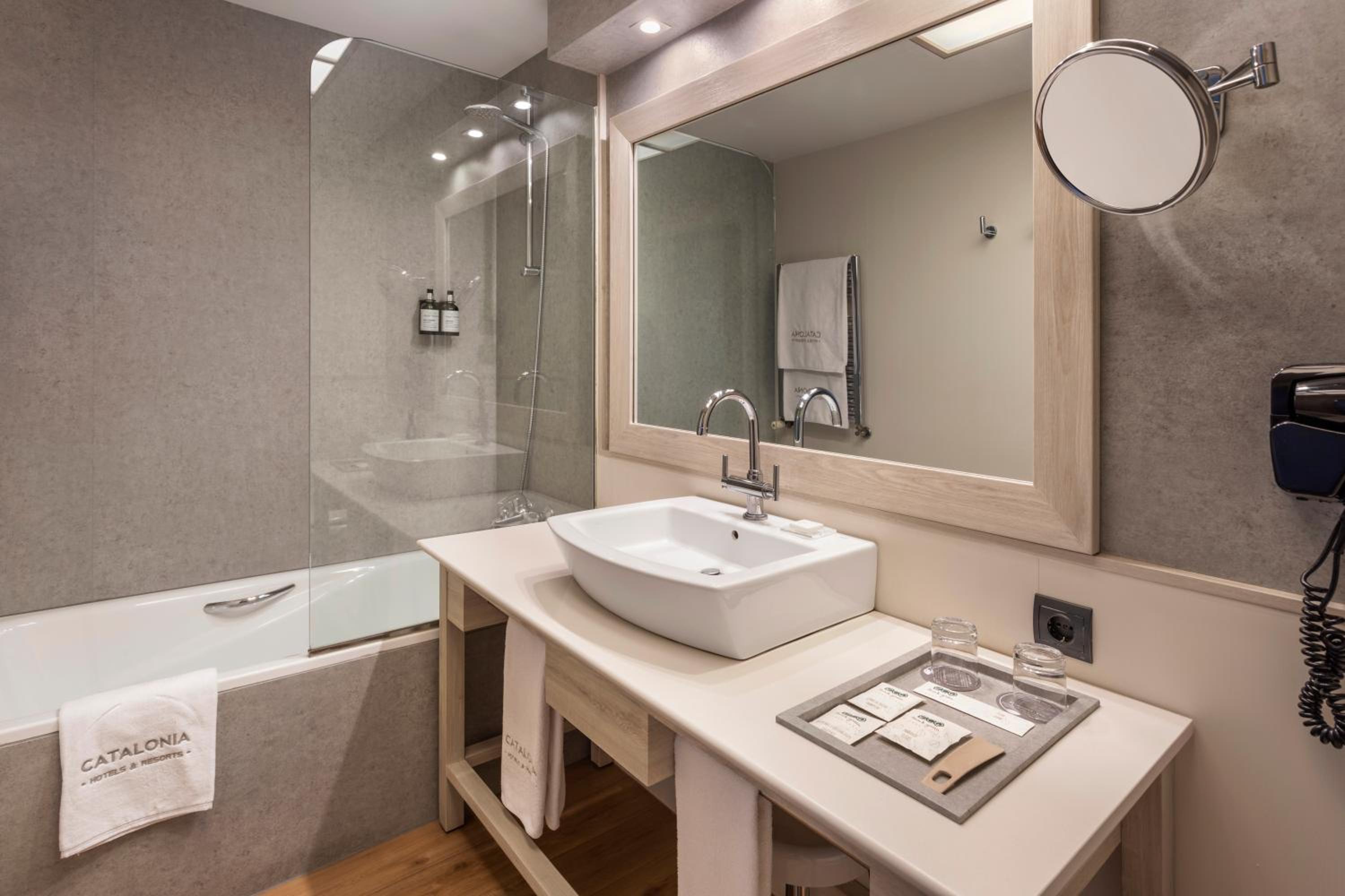 Double or Twin Room - Photo 2