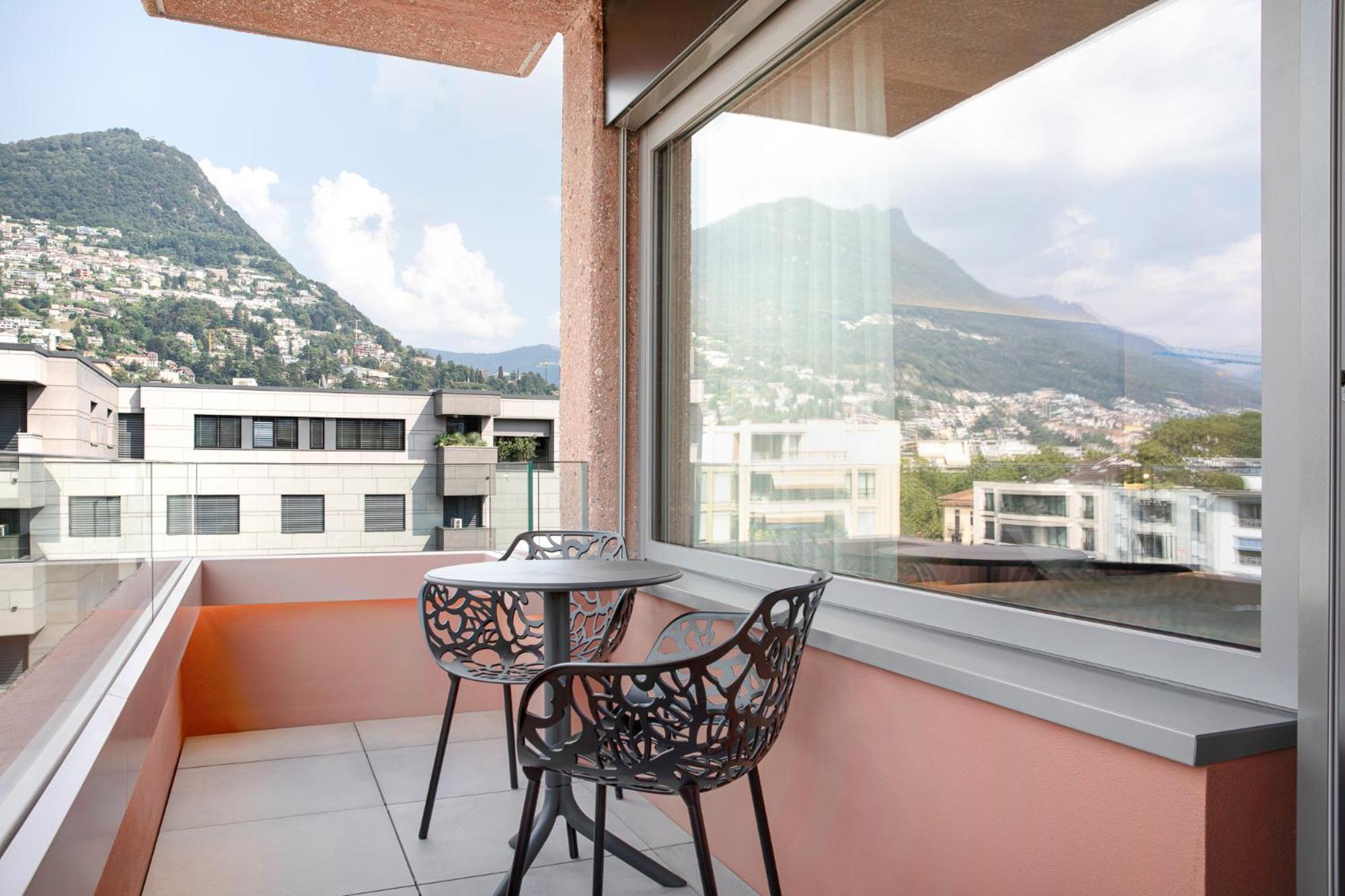 One-Bedroom Apartment with Balcony photo 2