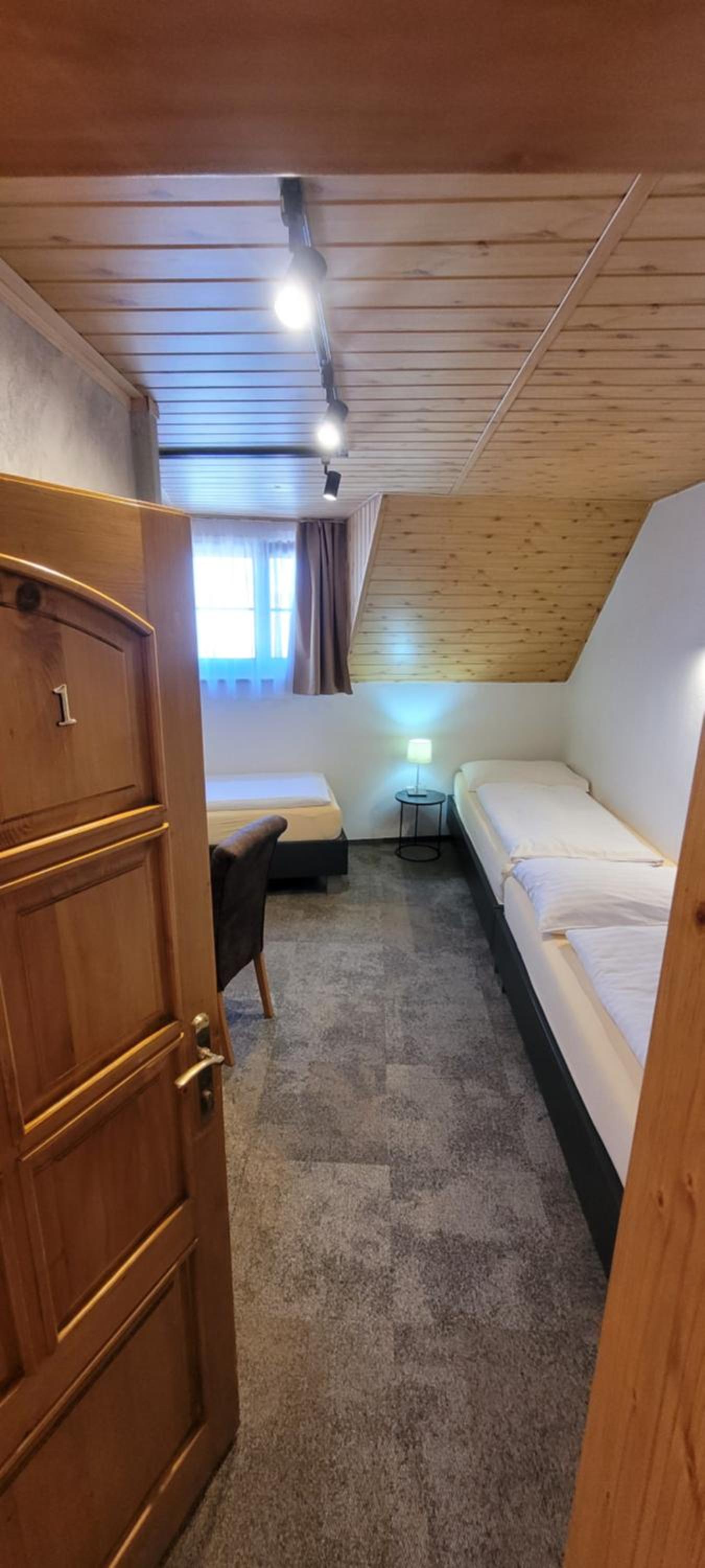 Standard Triple Room - Photo 3
