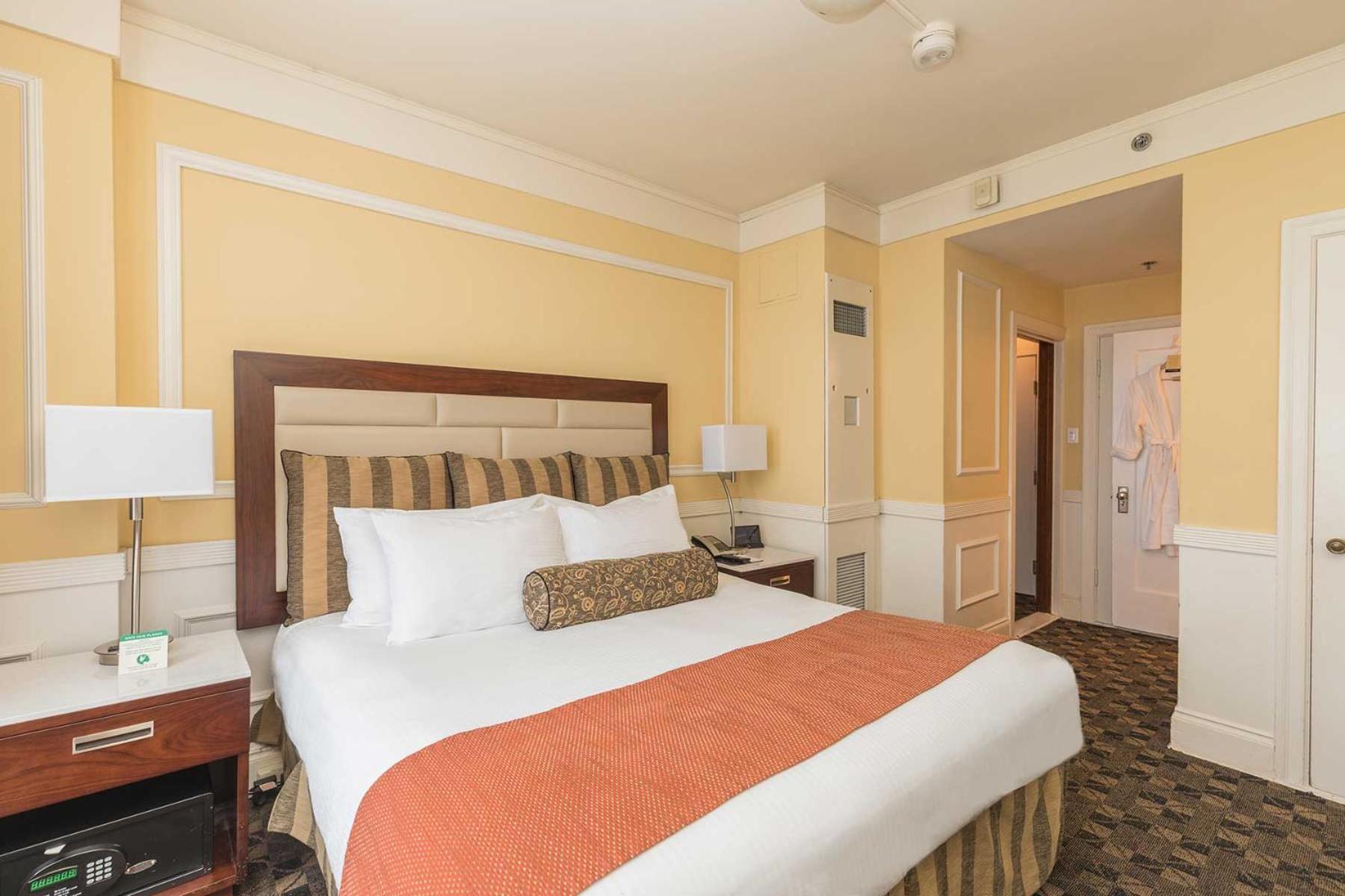 Executive King Suite - Photo 1
