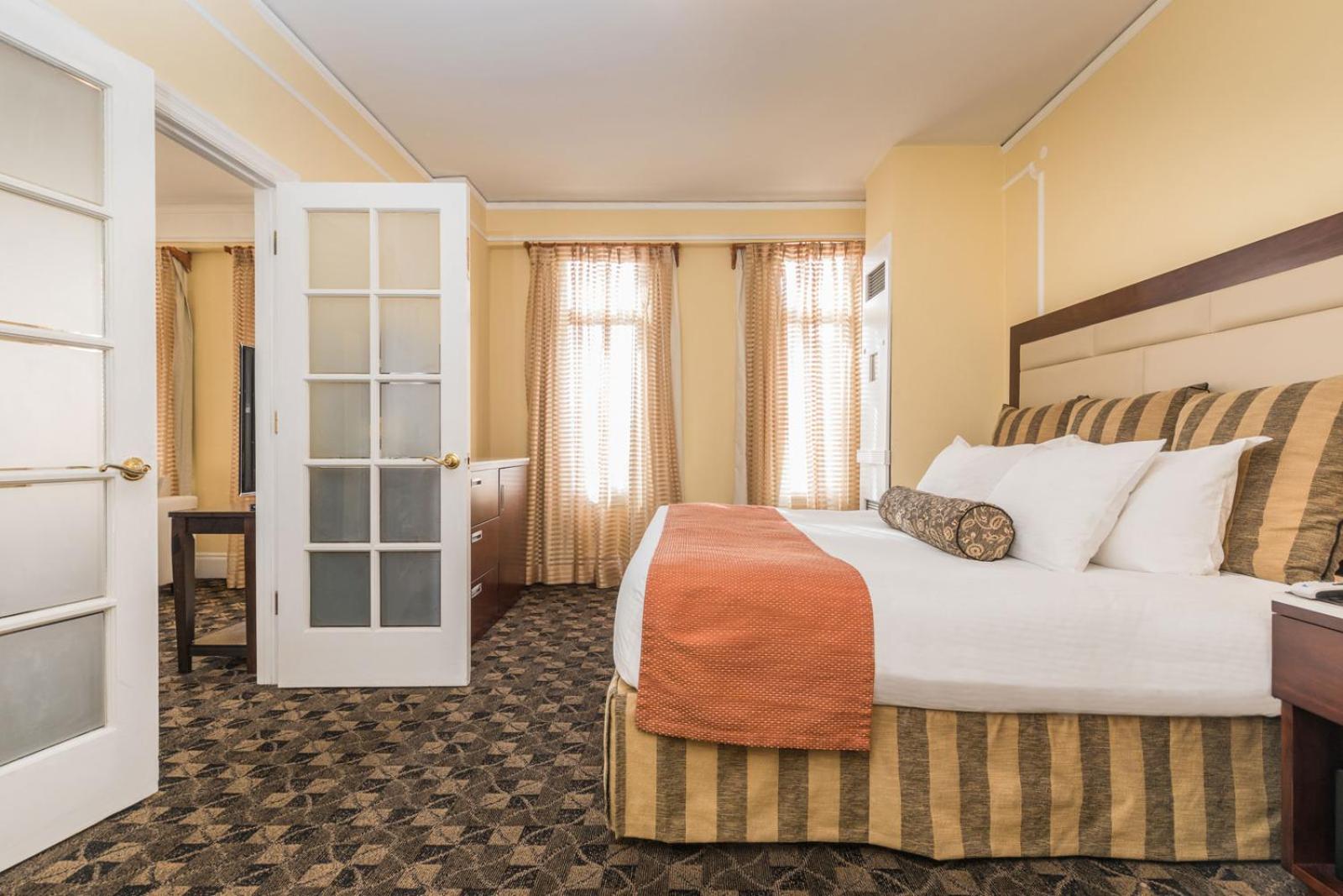 Executive King Suite - Photo 4