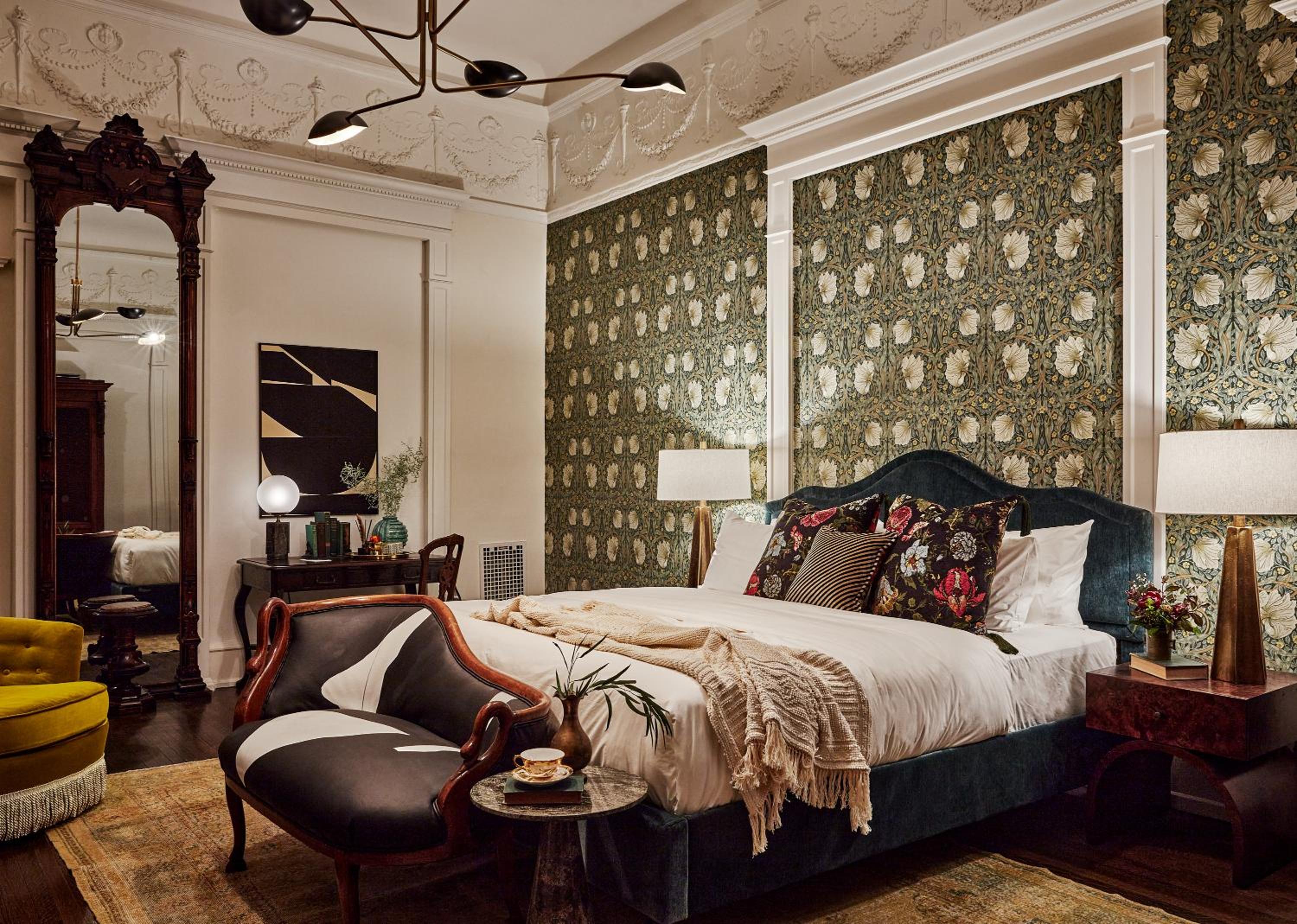 Deluxe King Room - Photo 1