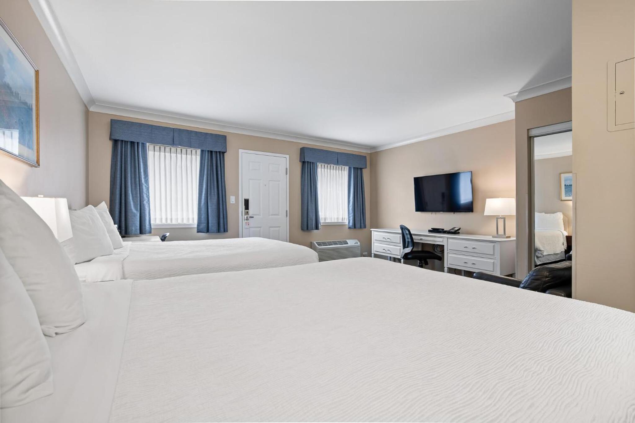 Deluxe 2 Queen Room