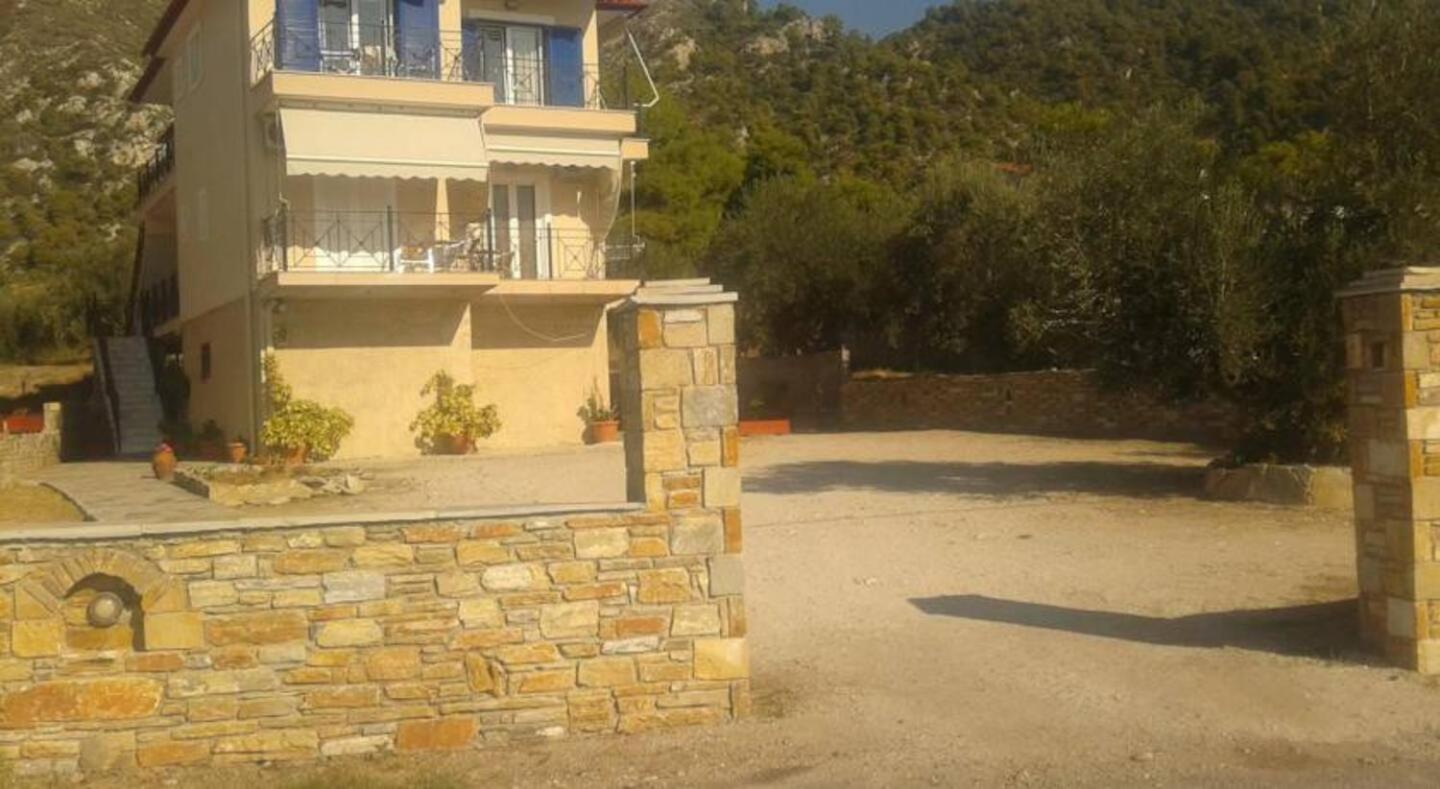 One-Bedroom Apartment with Balcony photo 3