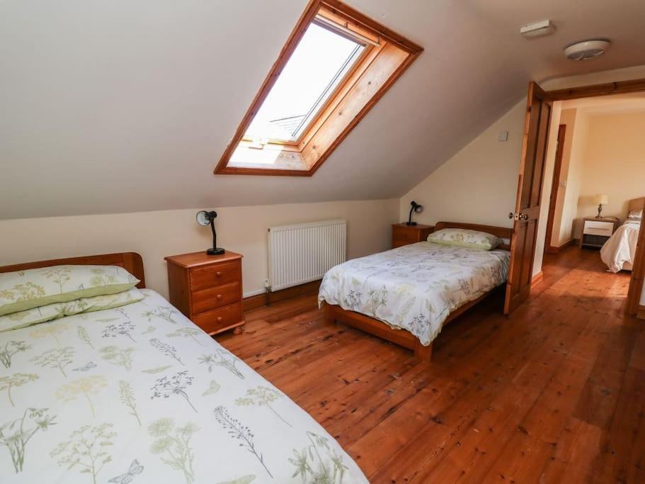 Six-Bedroom House photo 1