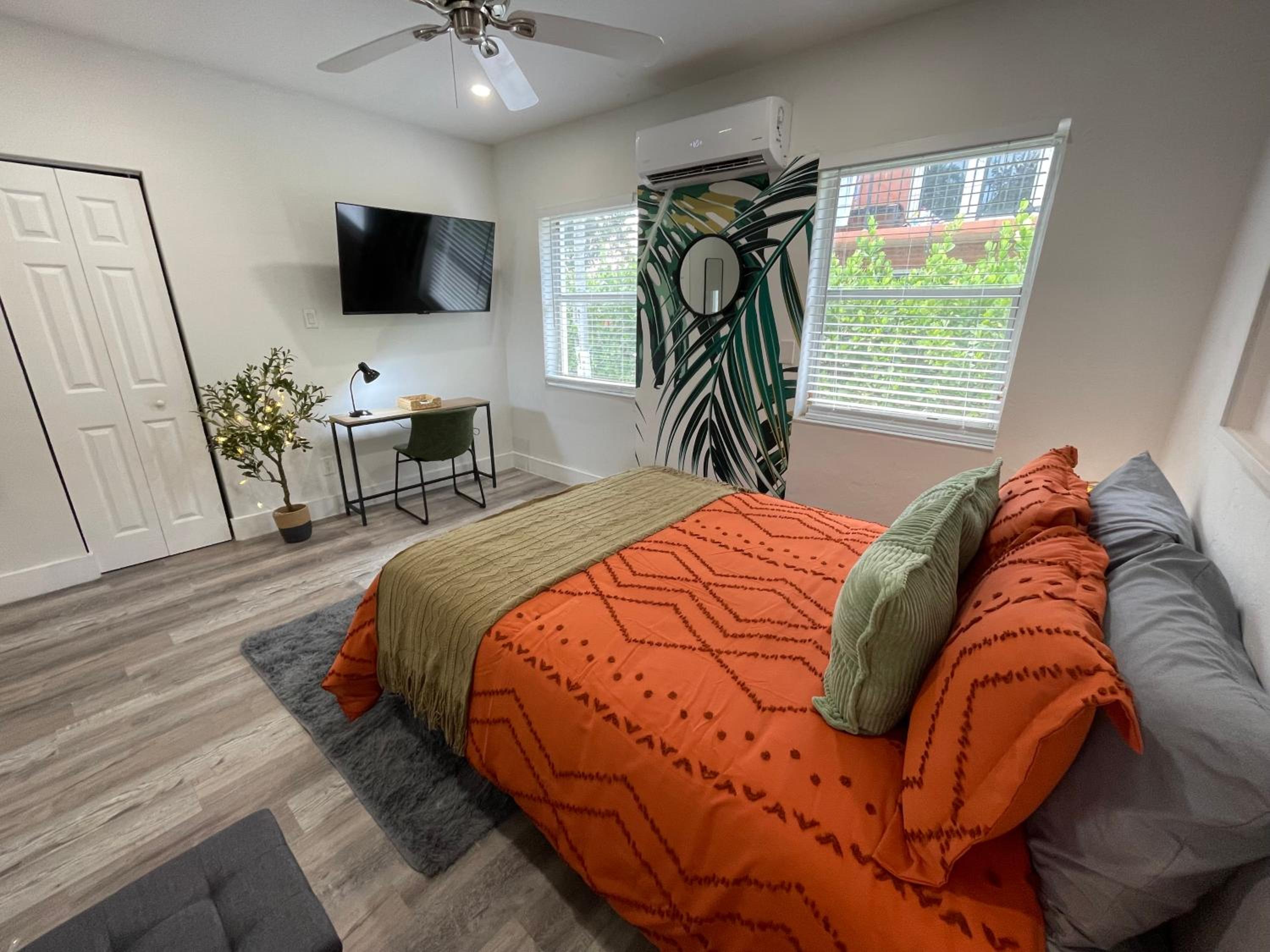 One-Bedroom Apartment photo 2