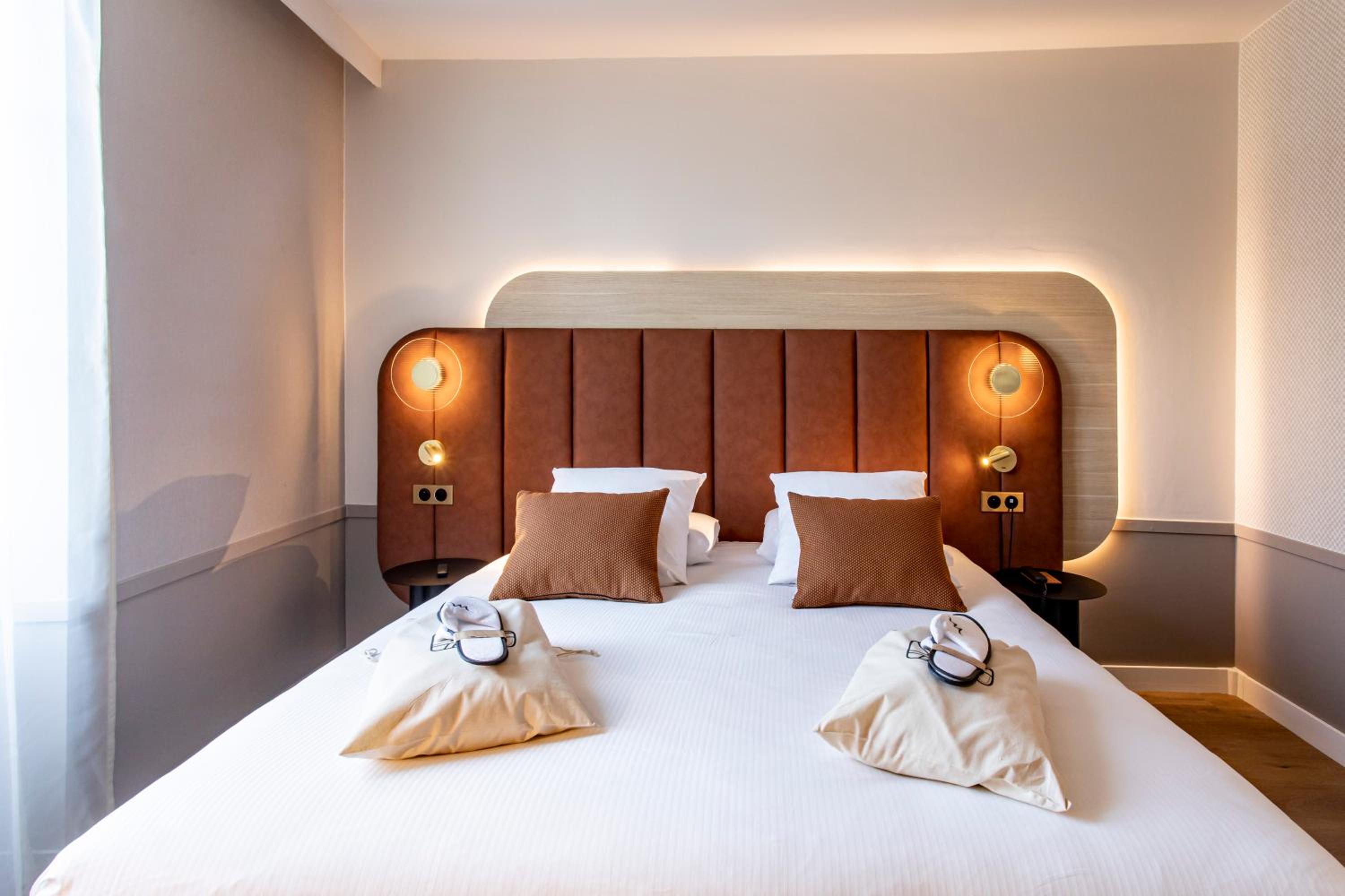 Suite with One Double Bed and Sofa Bed - Photo 10