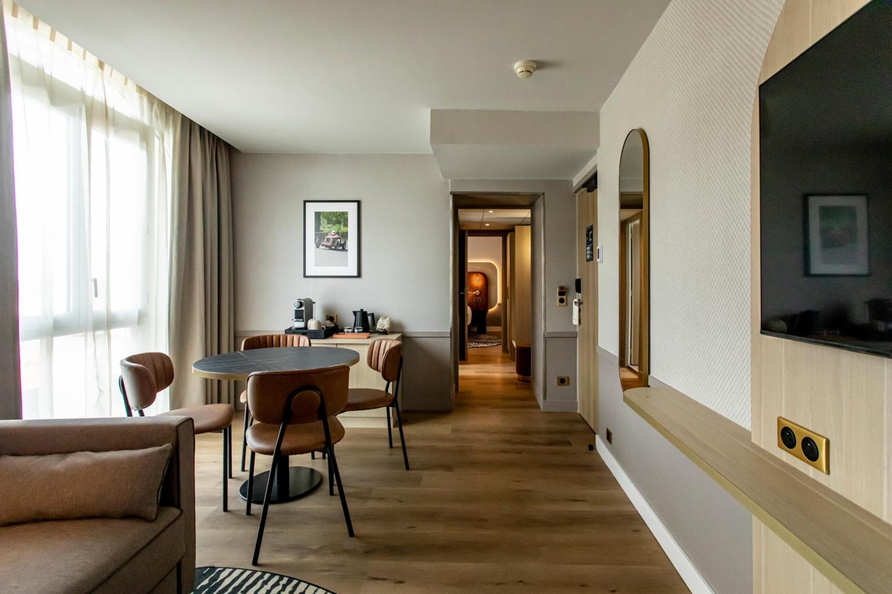 Suite with One Double Bed and Sofa Bed - Photo 2