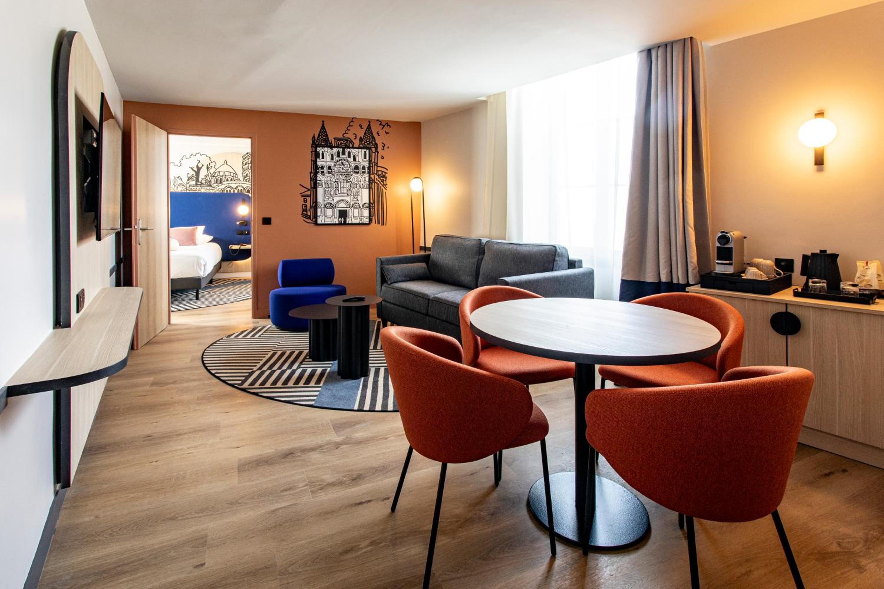 Suite with One Double Bed and Sofa Bed - Photo 3