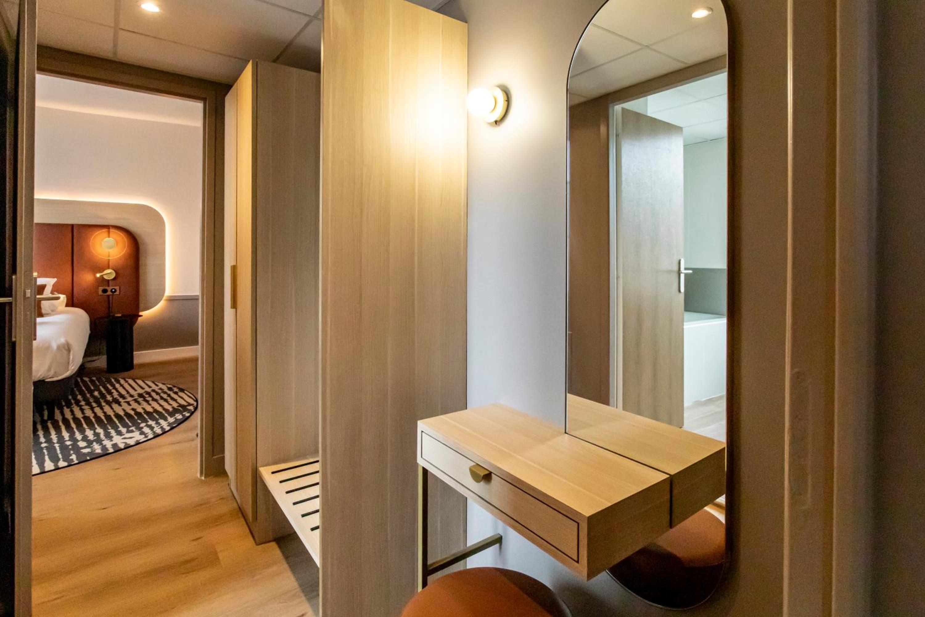 Suite with One Double Bed and Sofa Bed - Photo 16