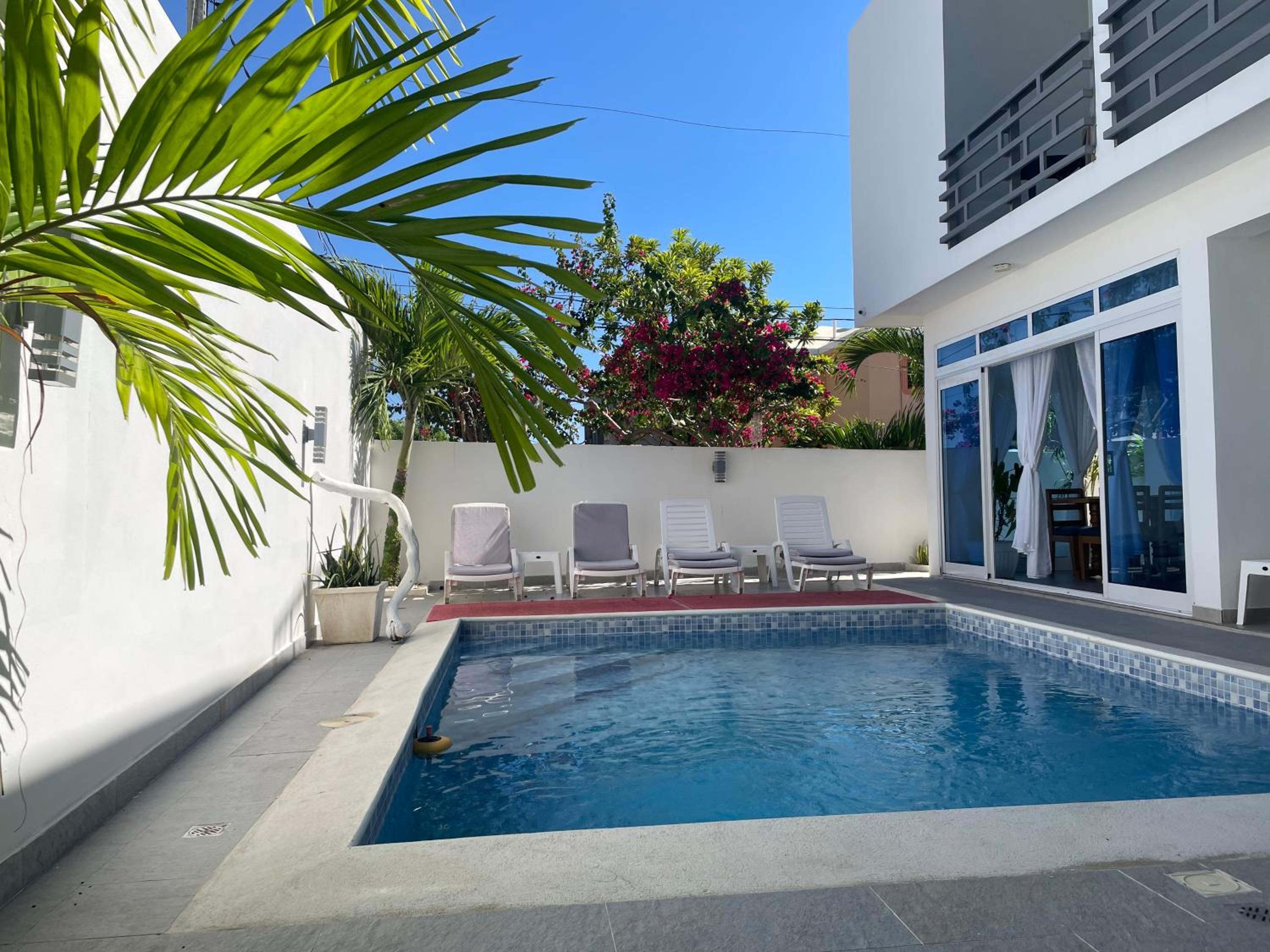 Junior Suite with Pool View - Photo 19