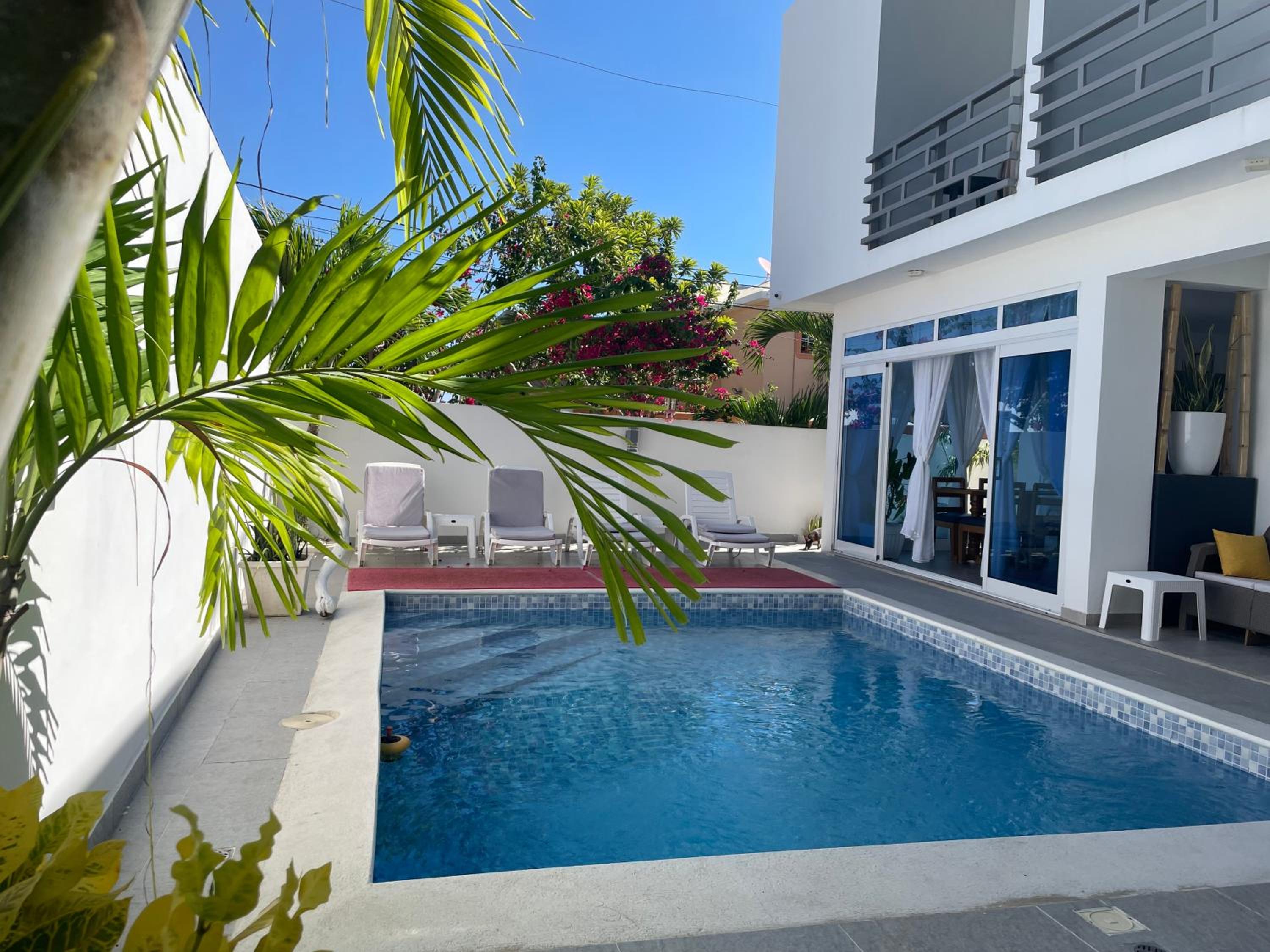 Junior Suite with Pool View - Photo 1