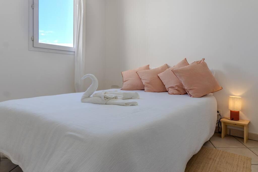 Three-Bedroom Apartment photo 1