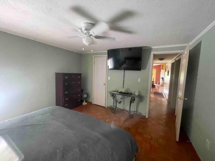 Three-Bedroom House photo 2