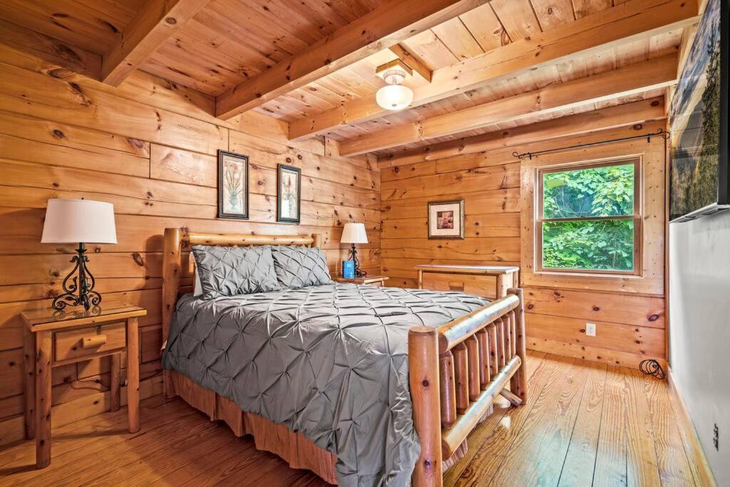 Five-Bedroom House photo 1