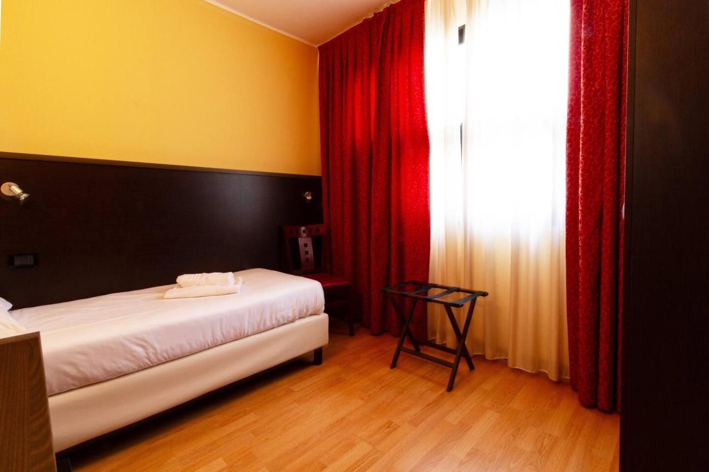 Single Room photo 3