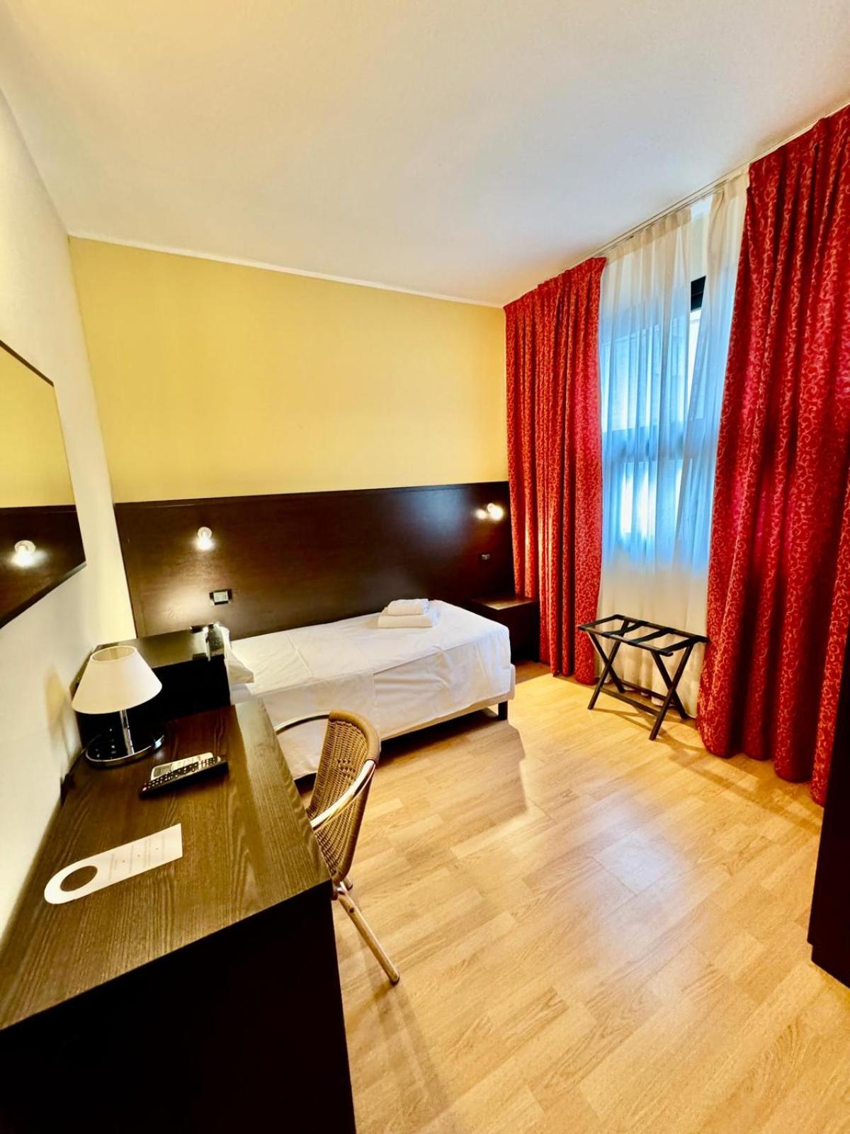 Single Room photo 2