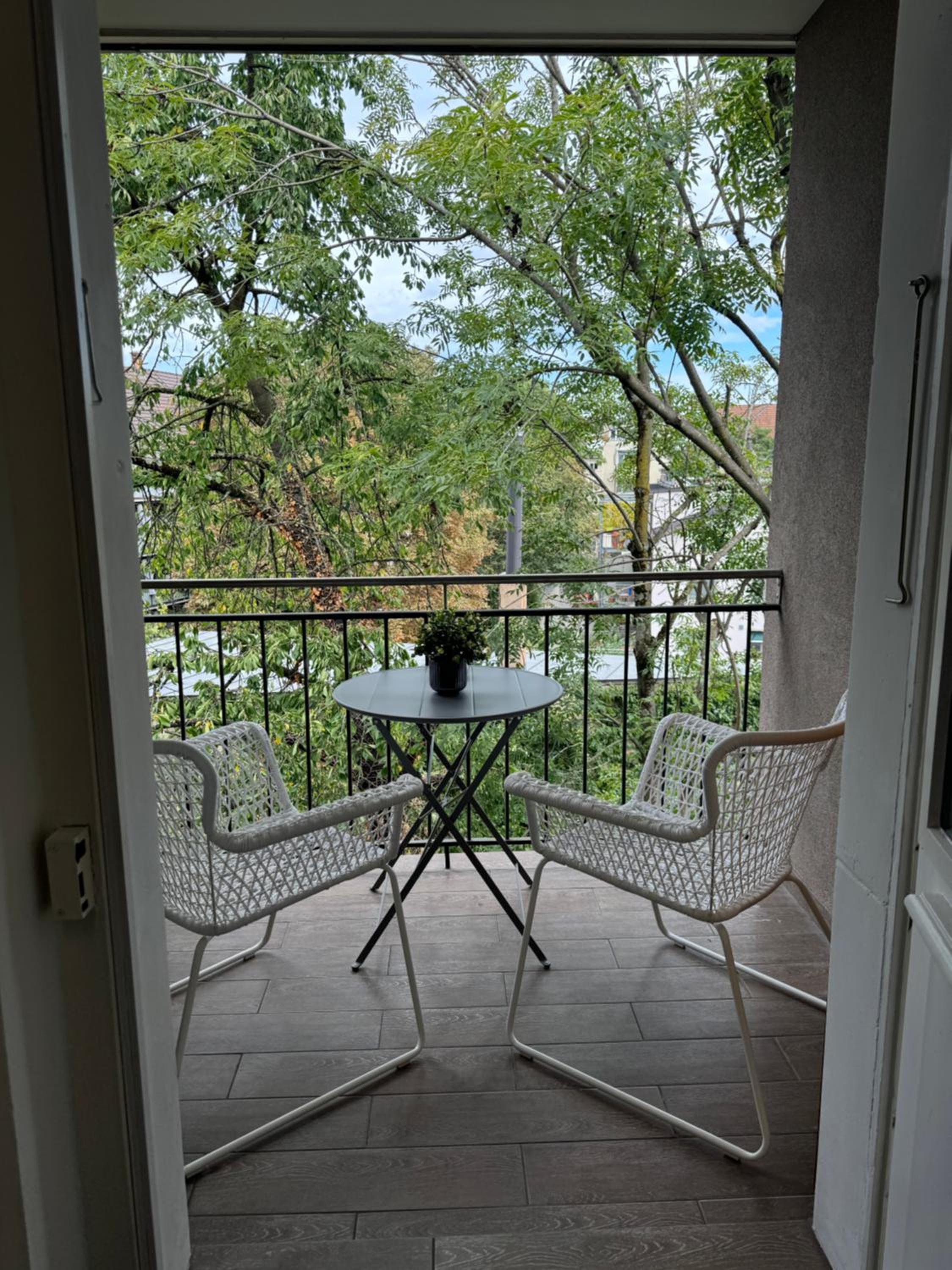 One-Bedroom Apartment with Balcony photo 2
