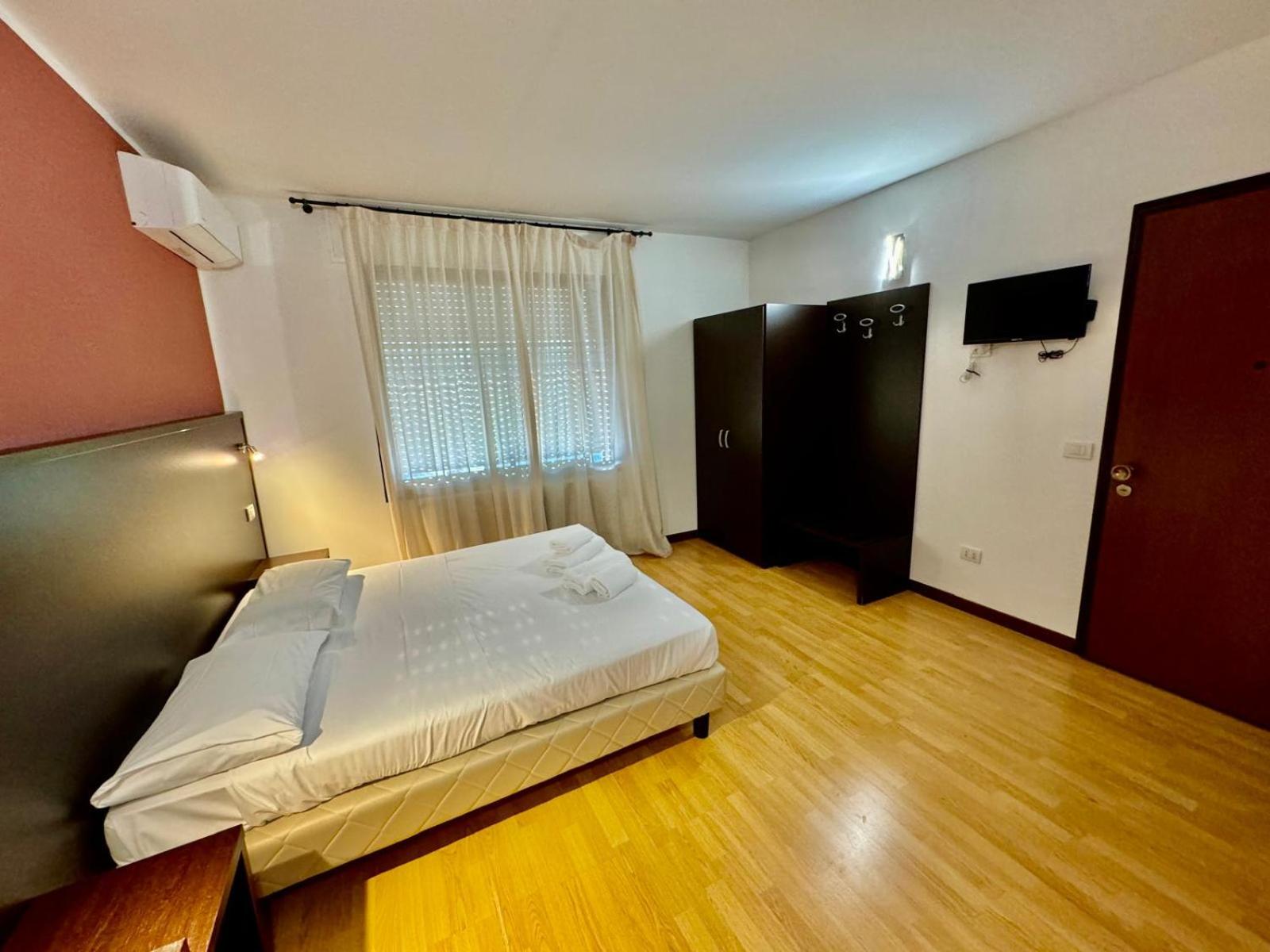 Double Room with Private External Bathroom photo 3