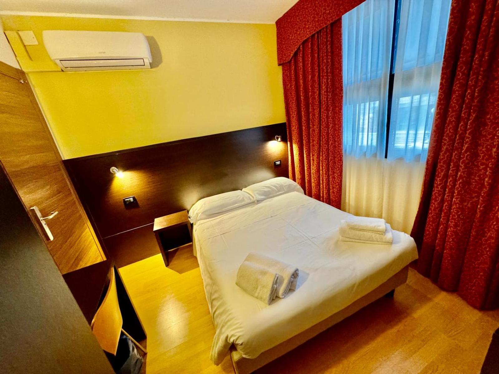 Double Room with Private External Bathroom photo 1
