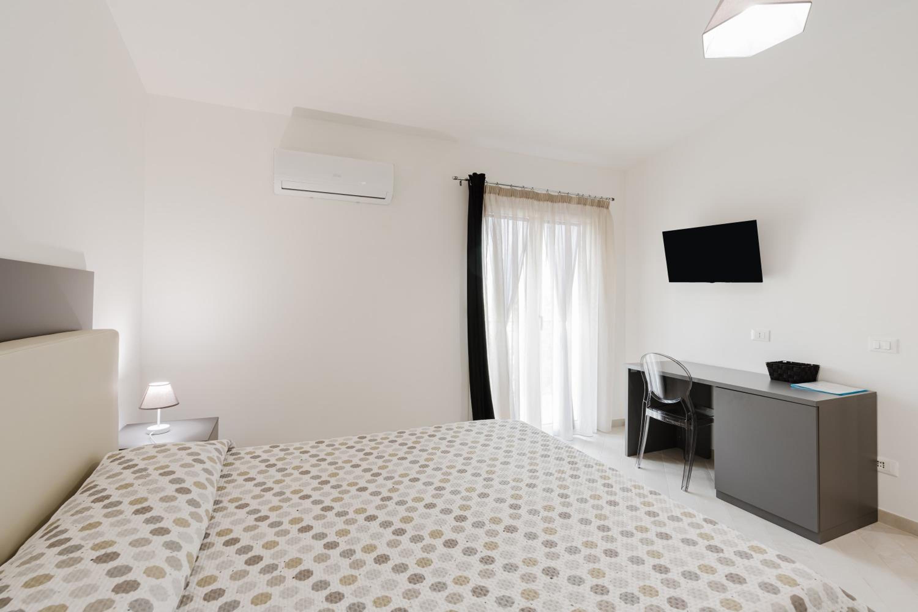 Standard Queen Room